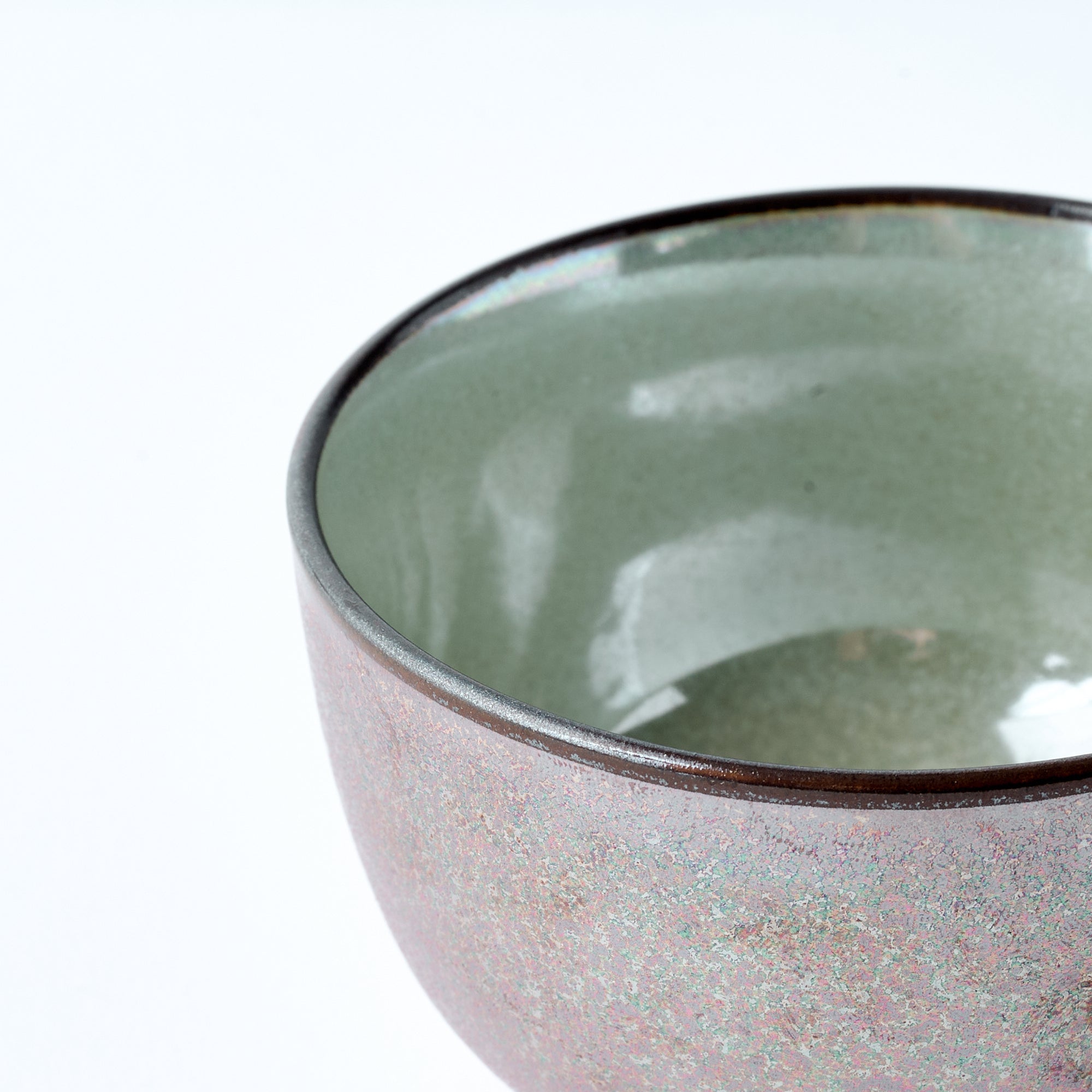 Taza de té japonesa esmaltada con cristales verdes
