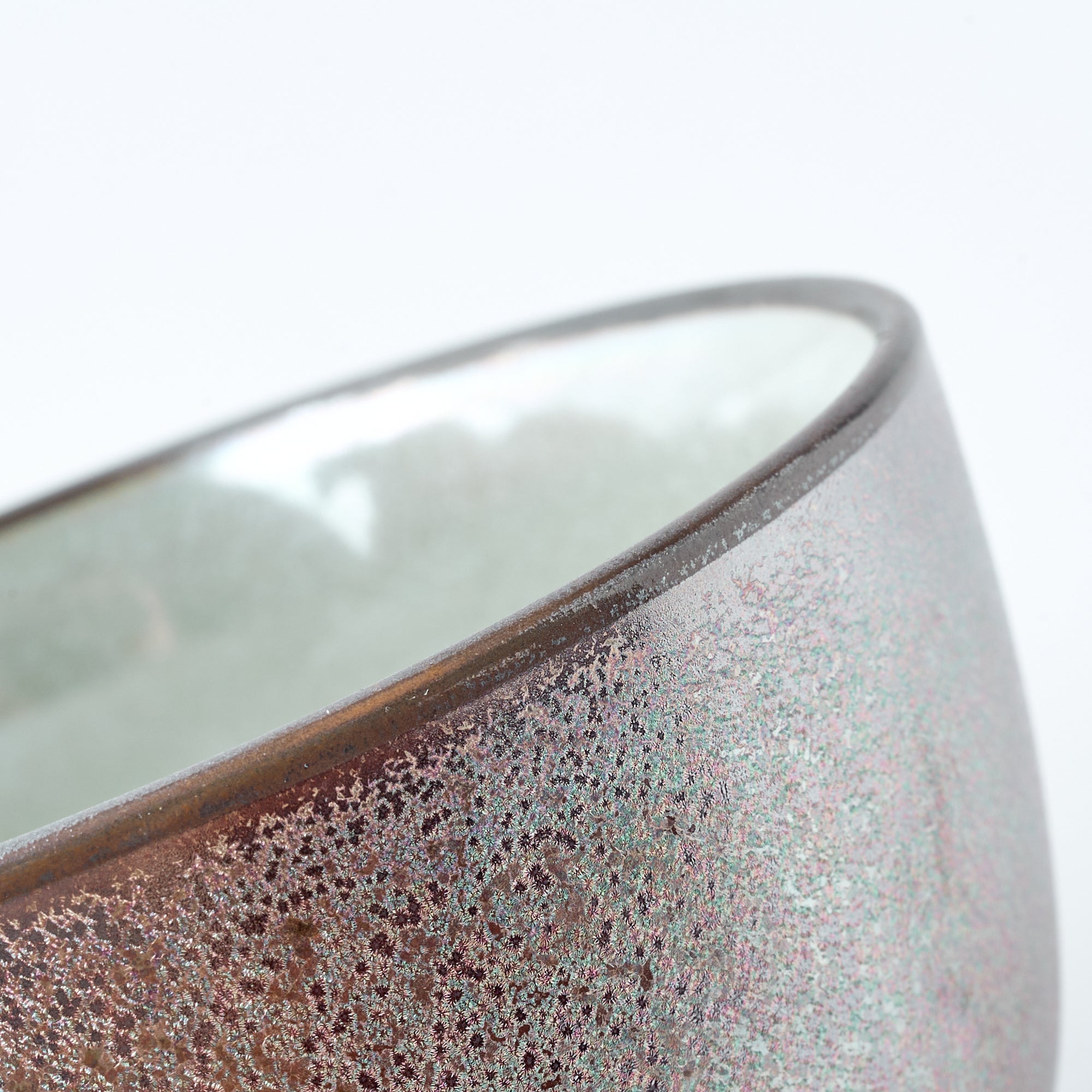 Taza de té japonesa esmaltada con cristales verdes