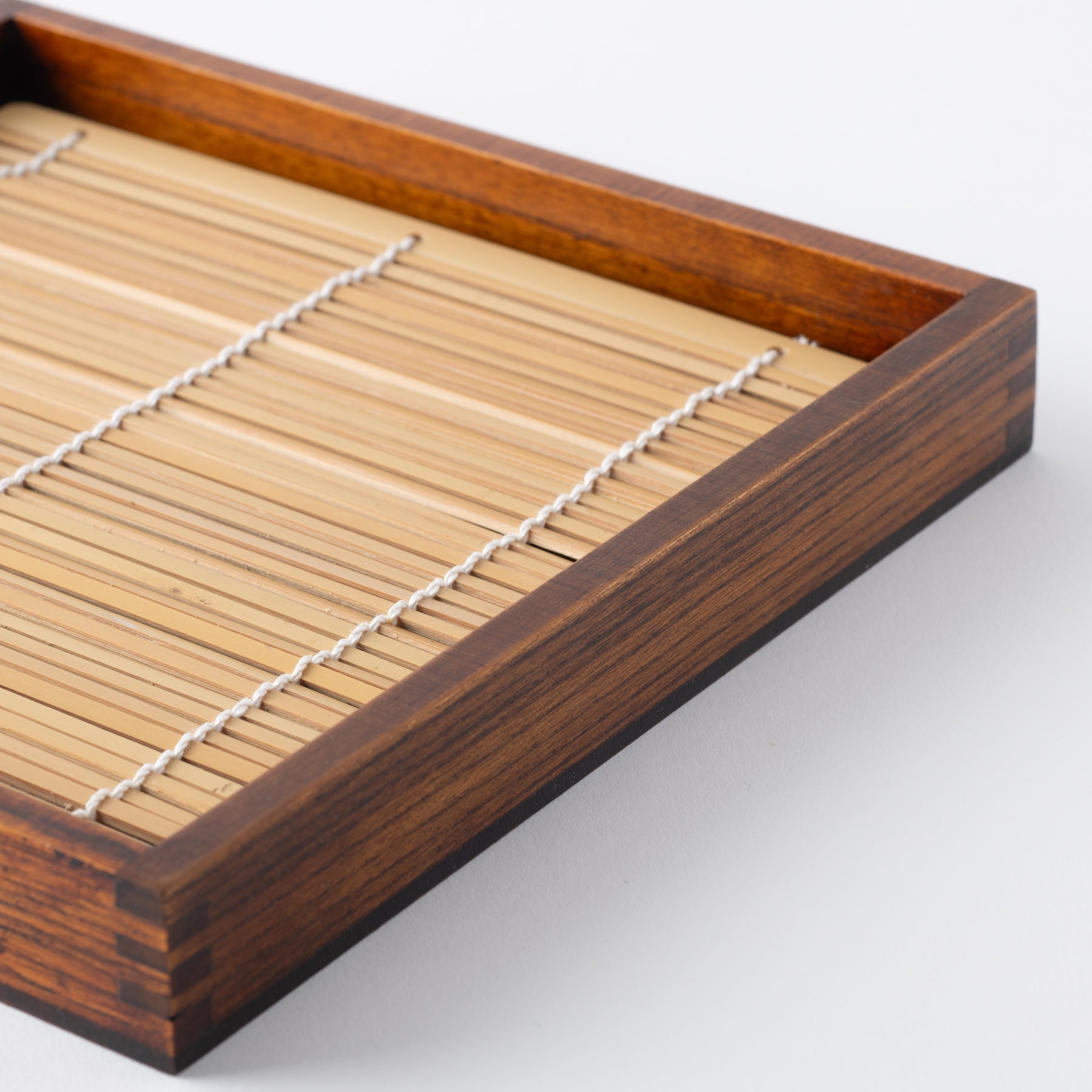 Plateau japonais carré à rebord haut pour soba