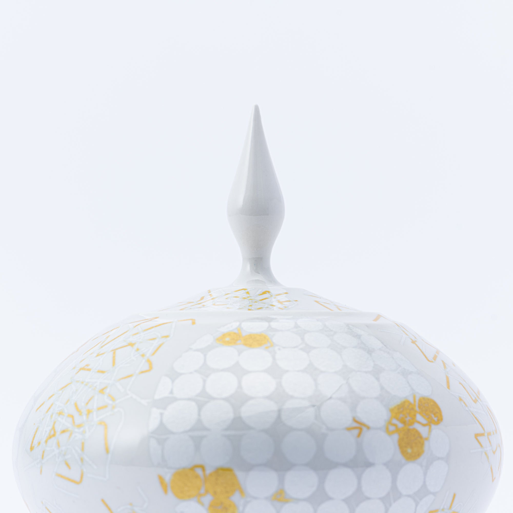Yuri-Ginsai White Silver Circular Pattern Lidded Vase