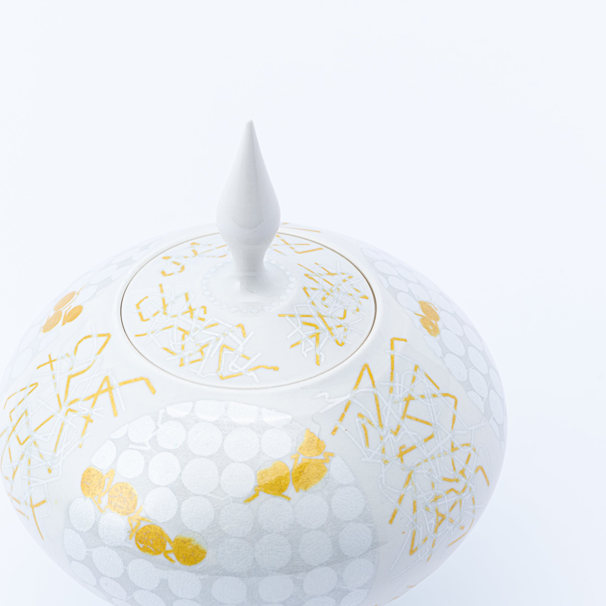 Yuri-Ginsai White Silver Circular Pattern Lidded Vase