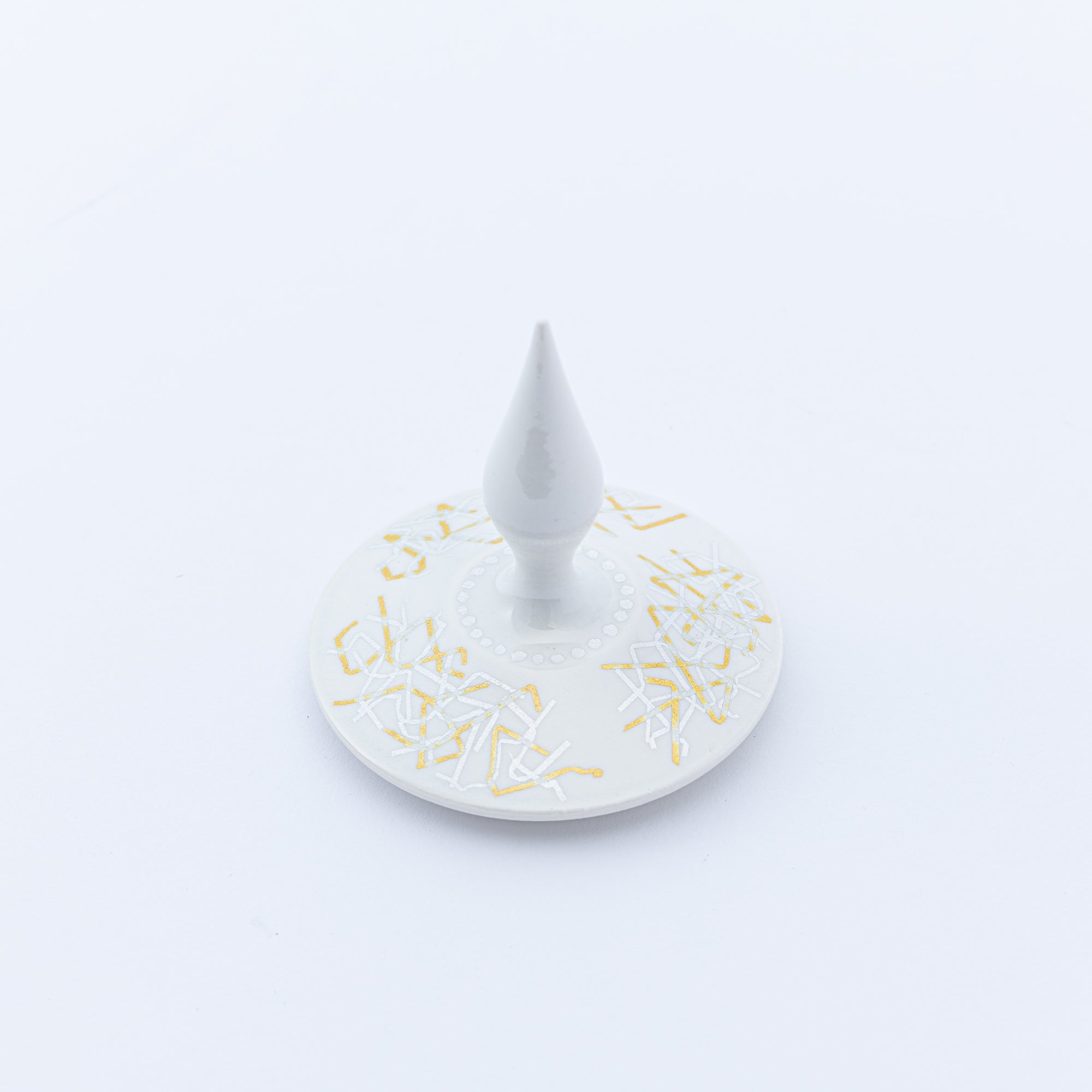 Yuri-Ginsai White Silver Circular Pattern Lidded Vase