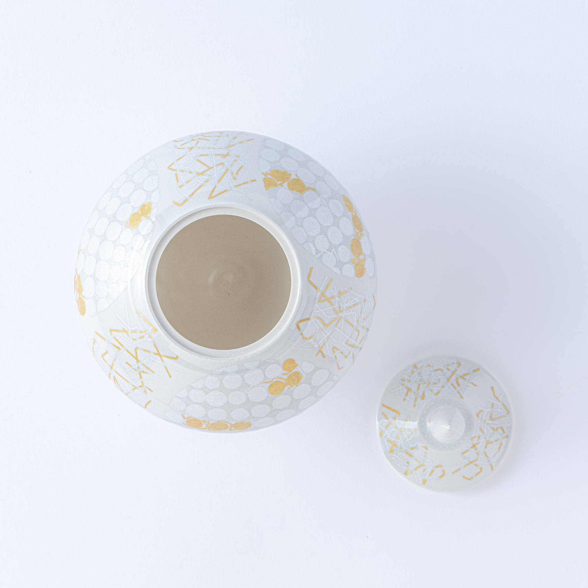 Yuri-Ginsai White Silver Circular Pattern Lidded Vase