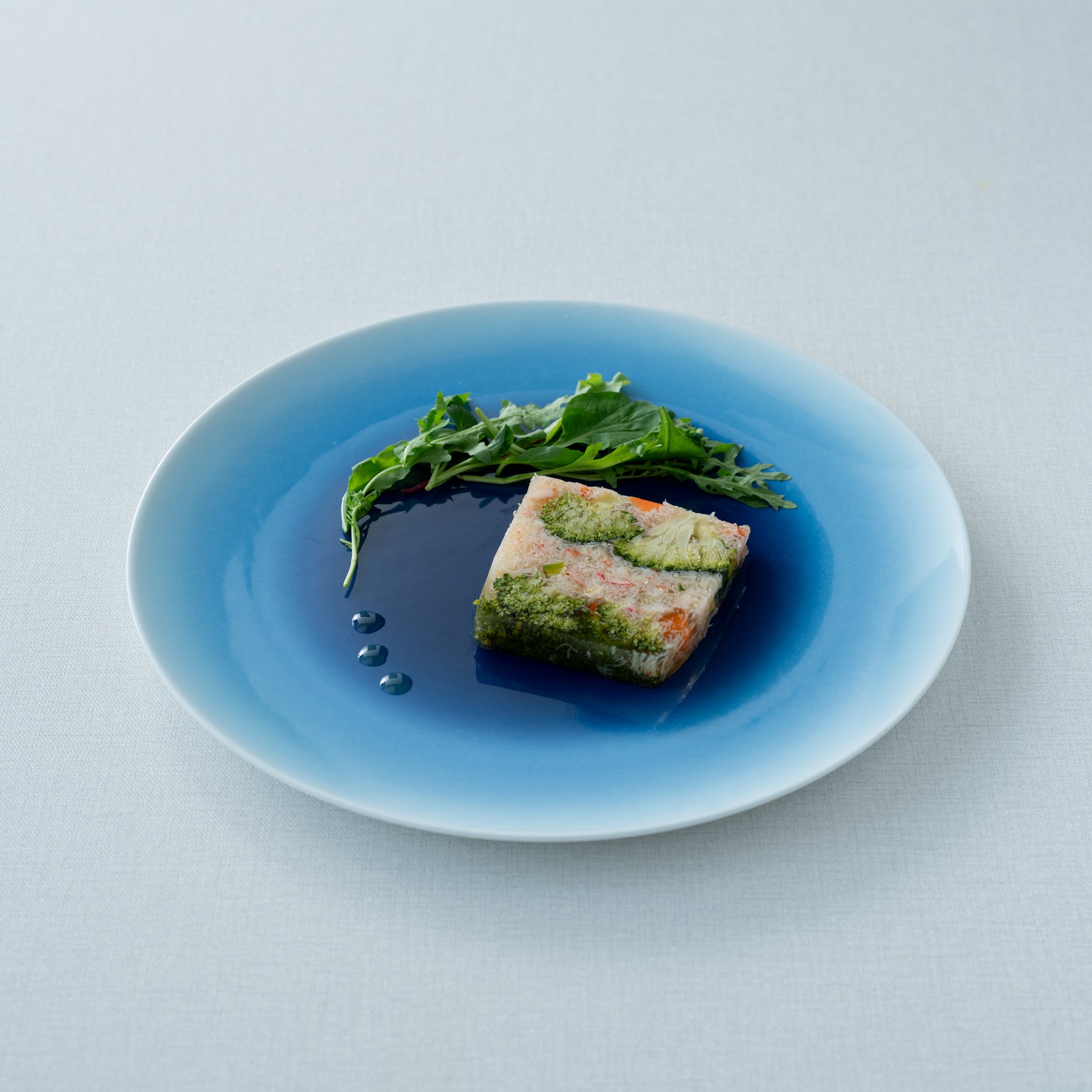 Assiette plate bleue Land 28 cm