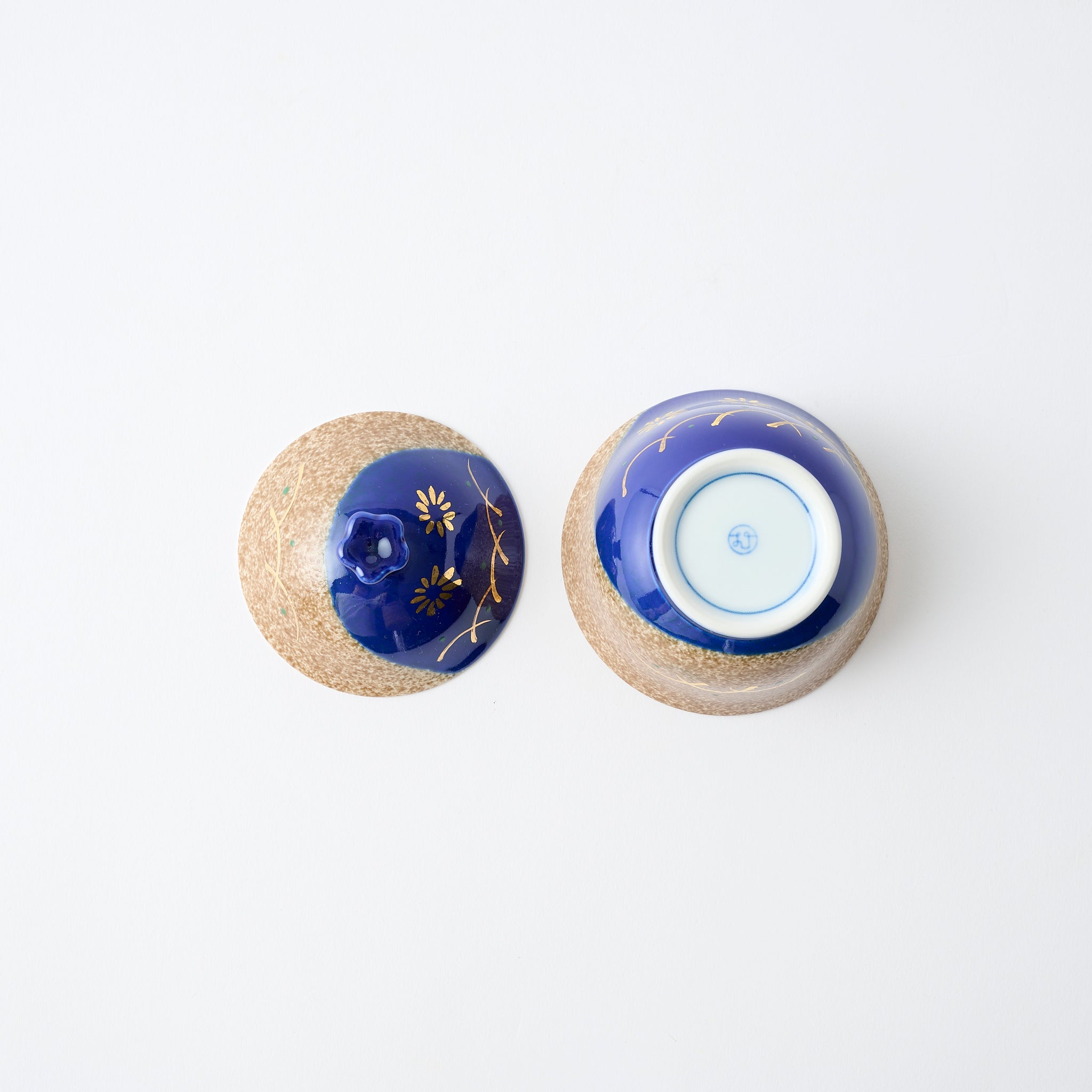 Cuenco Chawanmushi con Crisantemo Dorado y Esmalte Azul