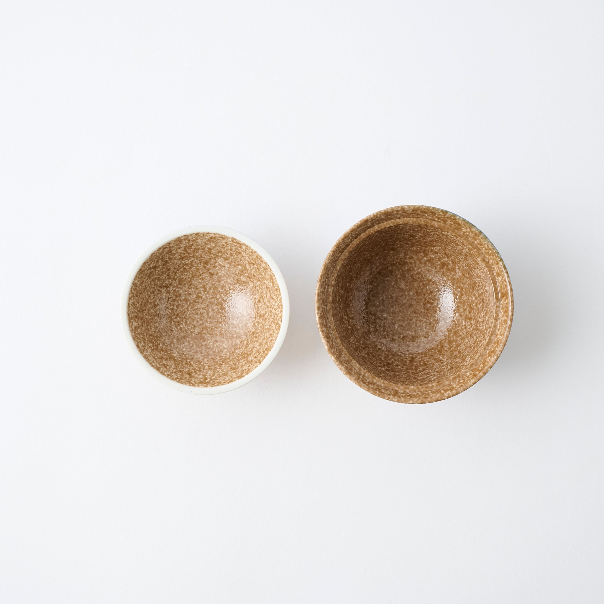 Cuenco Chawanmushi con Crisantemo Dorado y Esmalte Azul