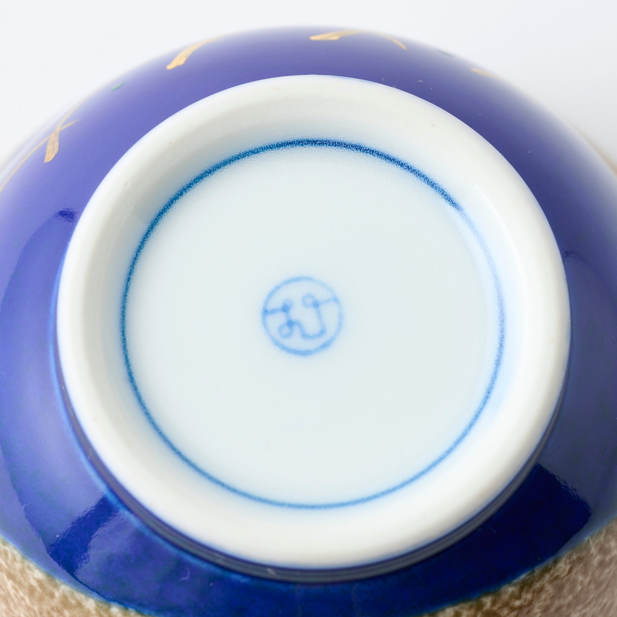 Cuenco Chawanmushi con Crisantemo Dorado y Esmalte Azul