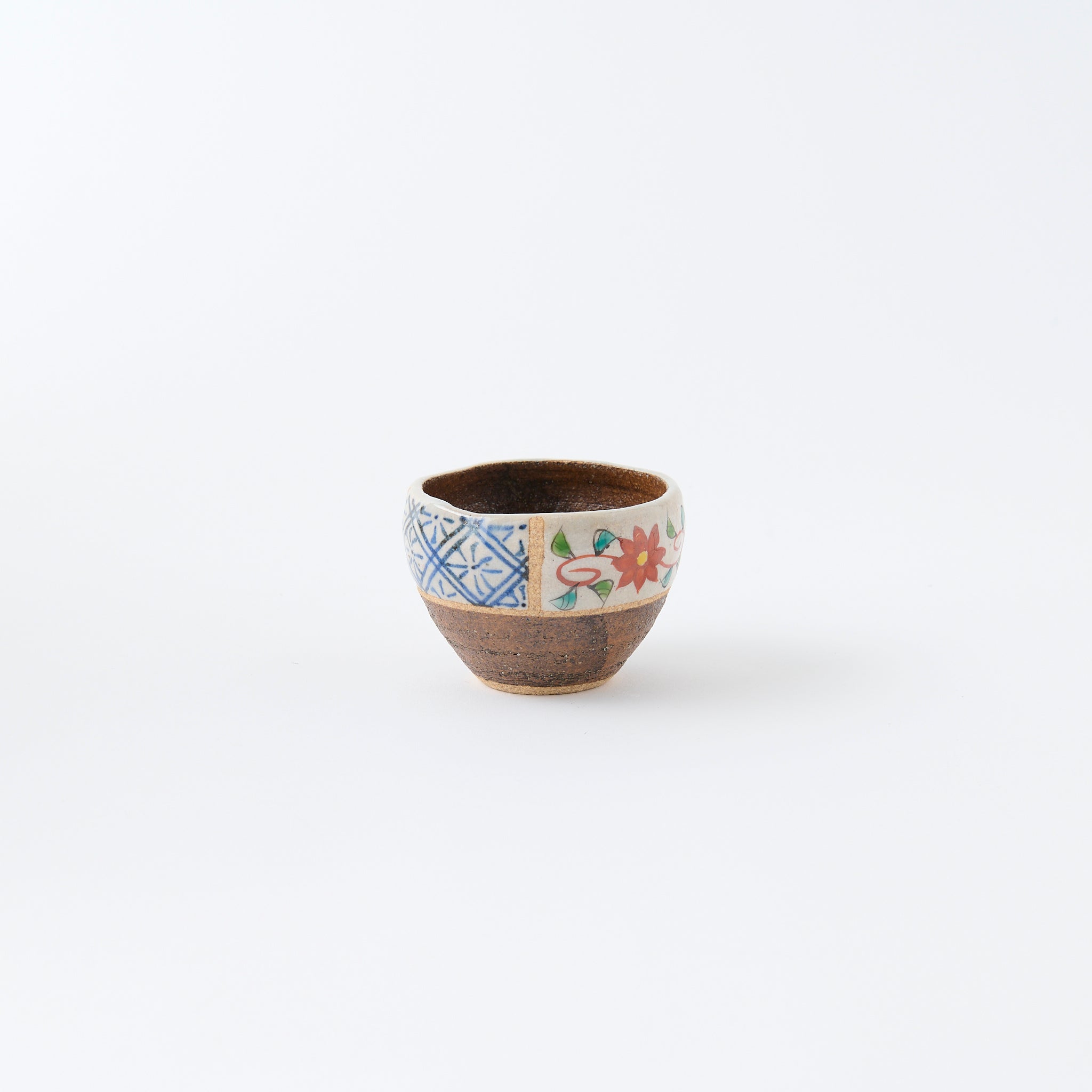 Guinomi Sake-Becher mit Blumendesign