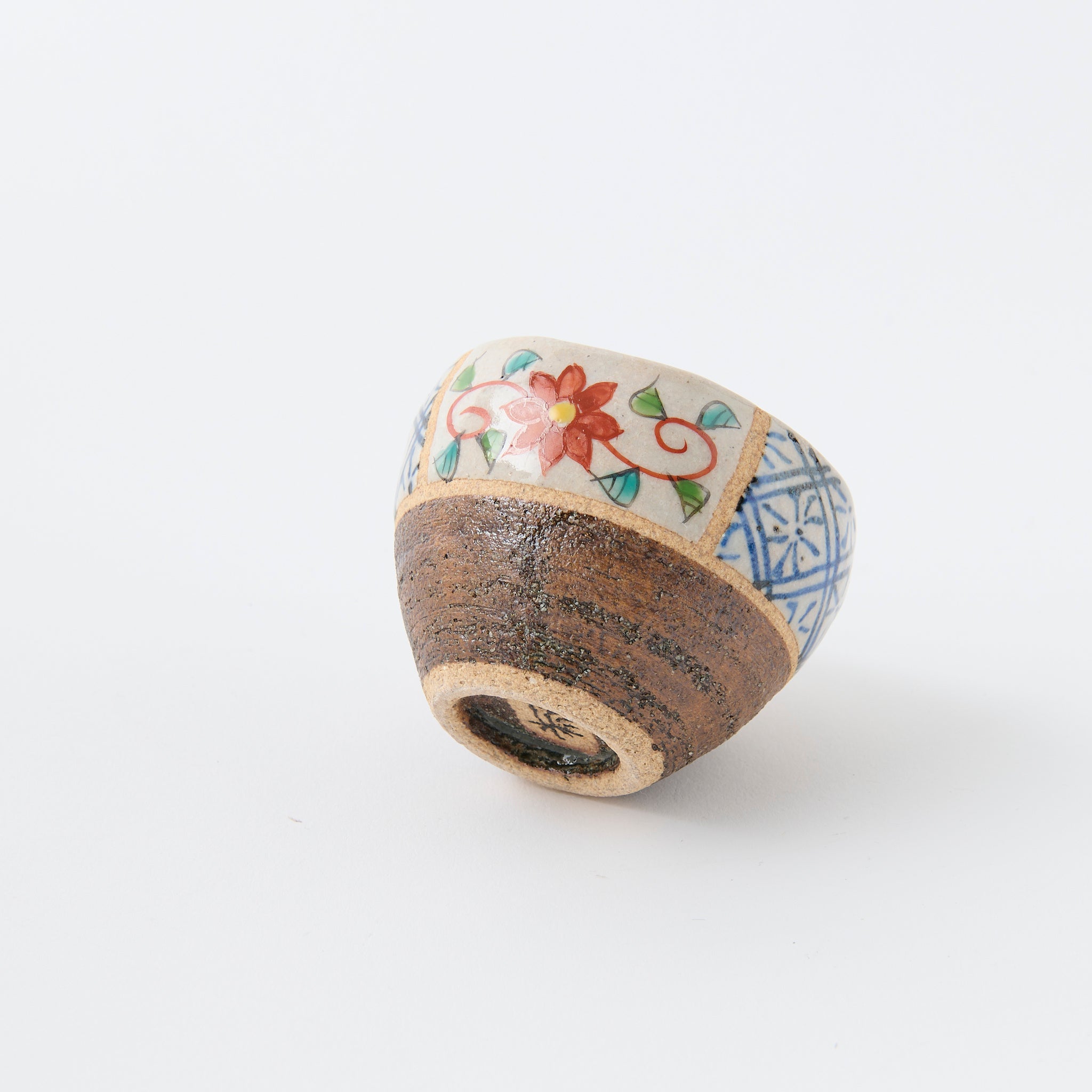 Guinomi Sake-Becher mit Blumendesign