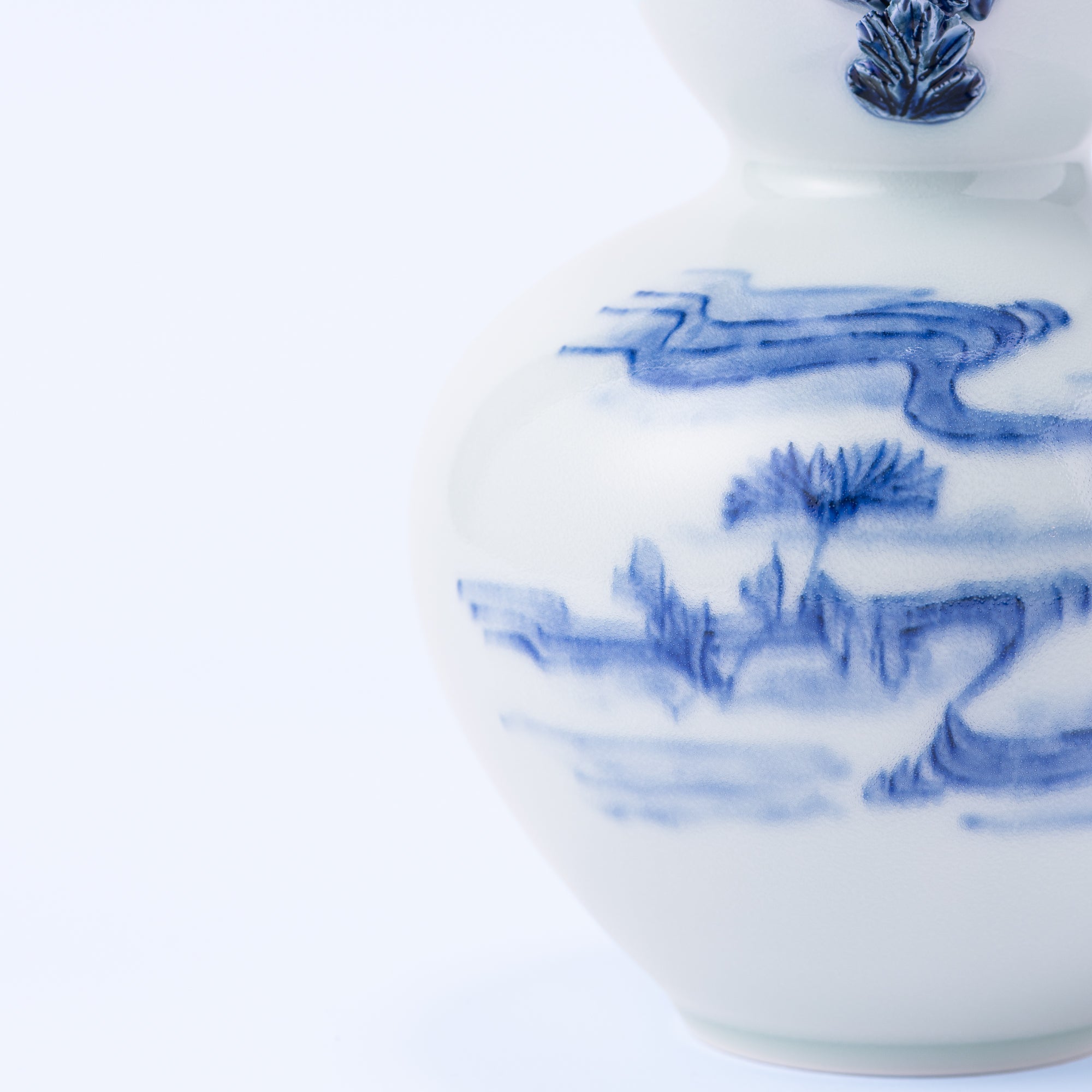 Vase à fleurs Hirado motif chrysanthème et eau courante