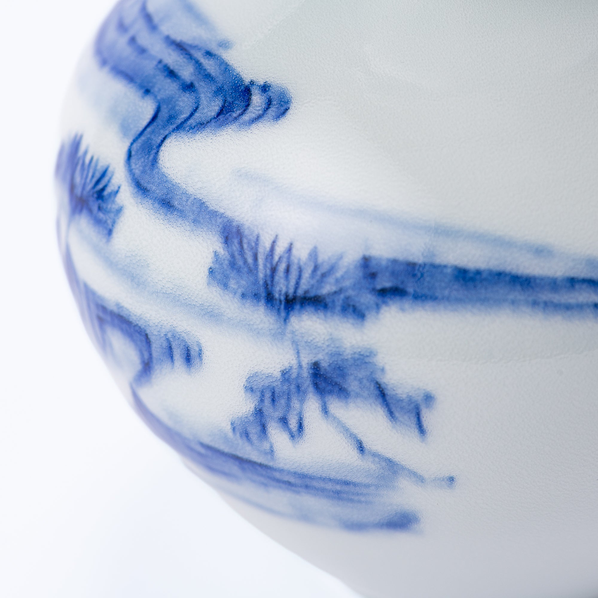 Vase à fleurs Hirado motif chrysanthème et eau courante