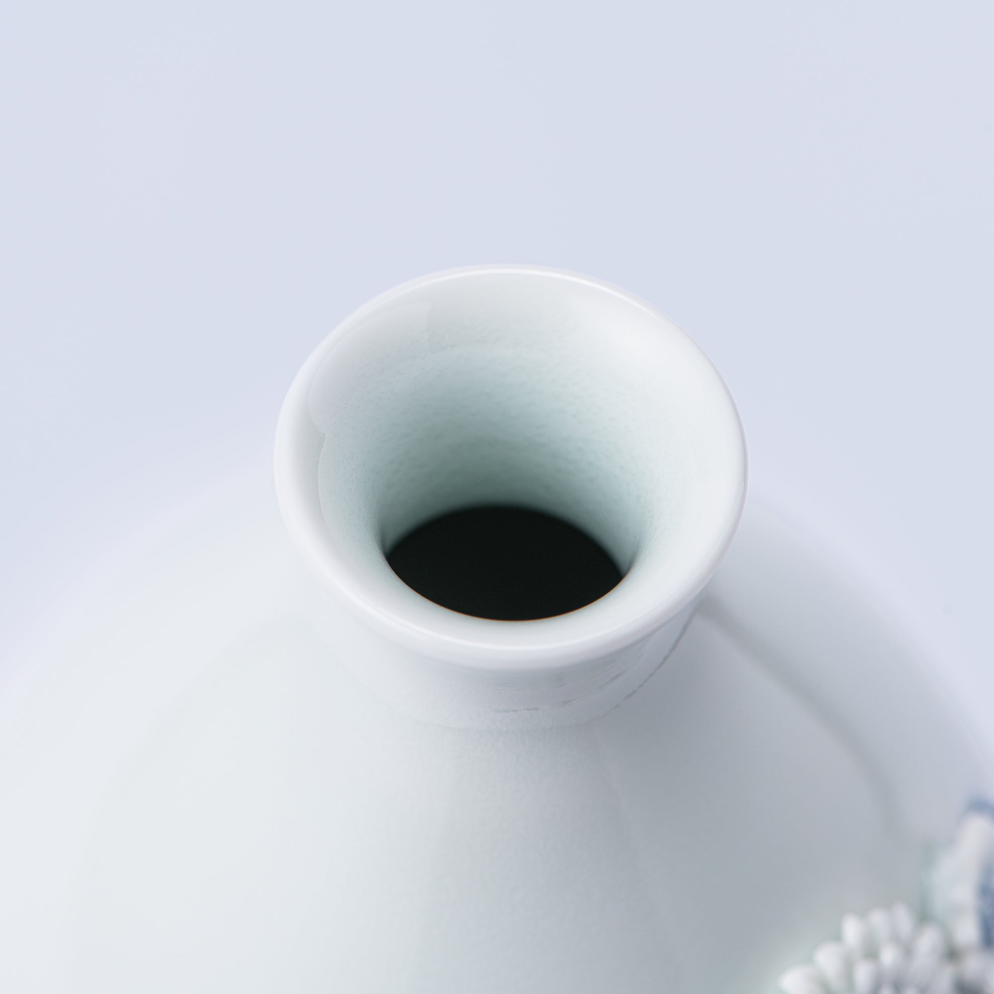 Vase à fleurs Hirado motif chrysanthème et eau courante