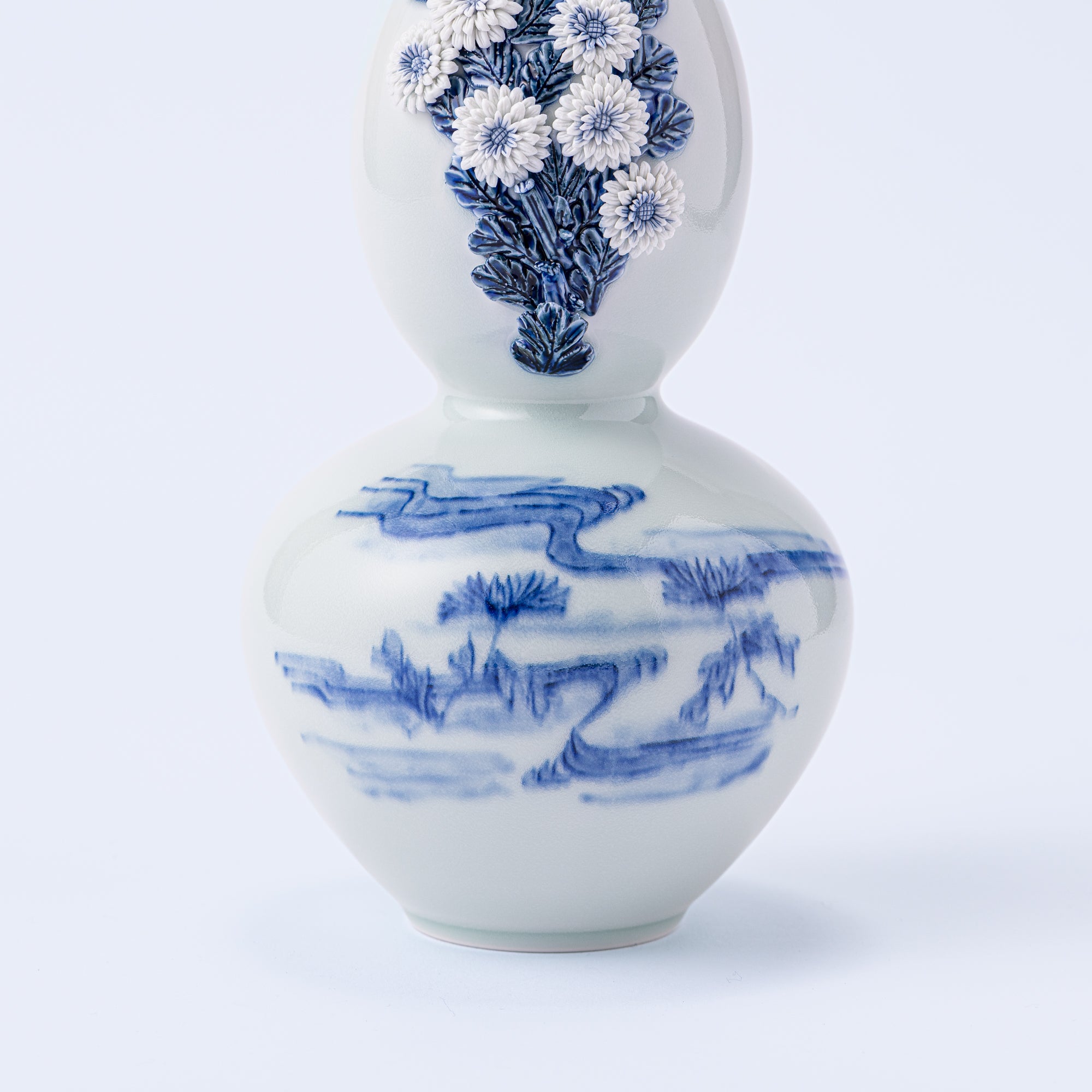 Vase à fleurs Hirado motif chrysanthème et eau courante