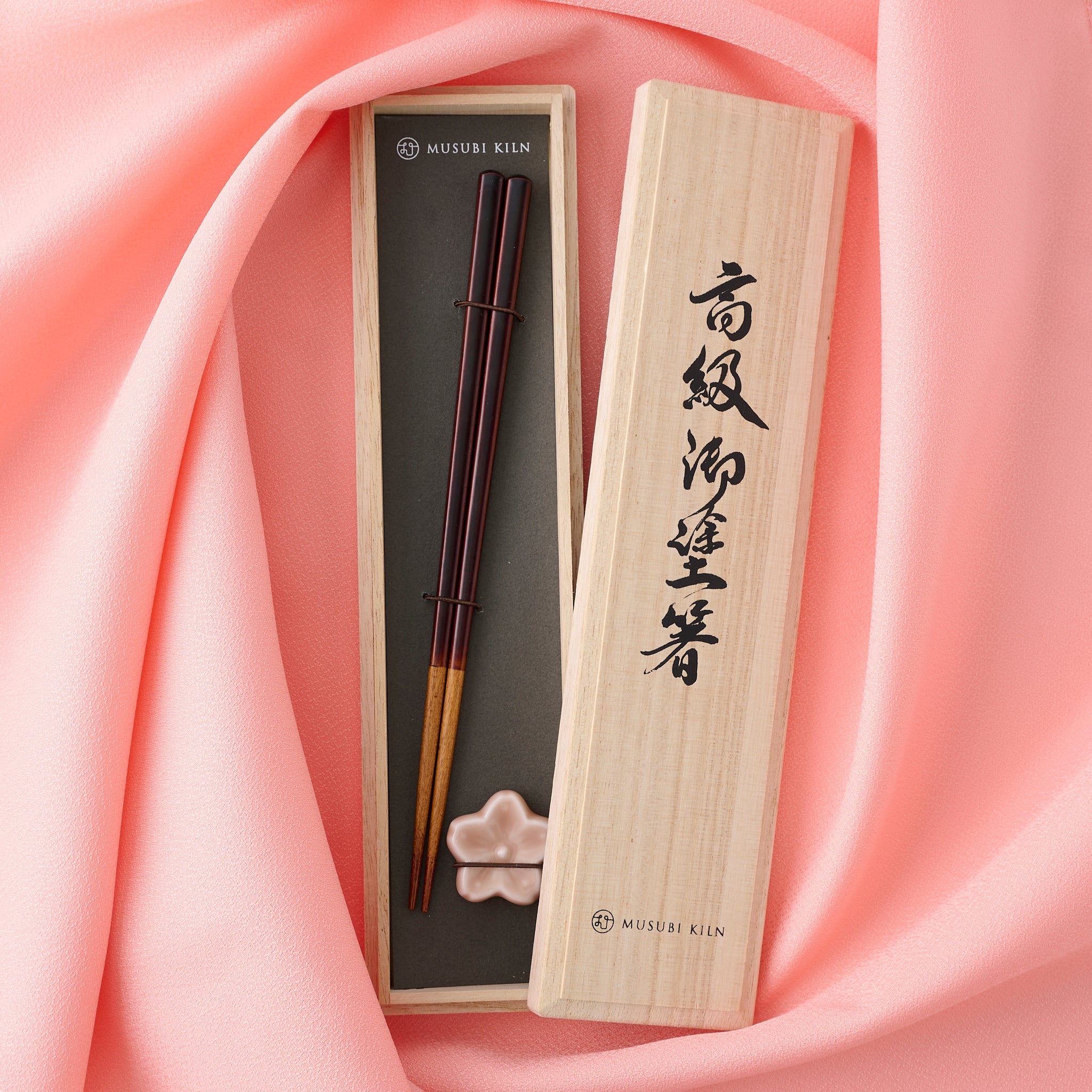 Sakura Joboji Lacquer Chopsticks with Chopstick Rest