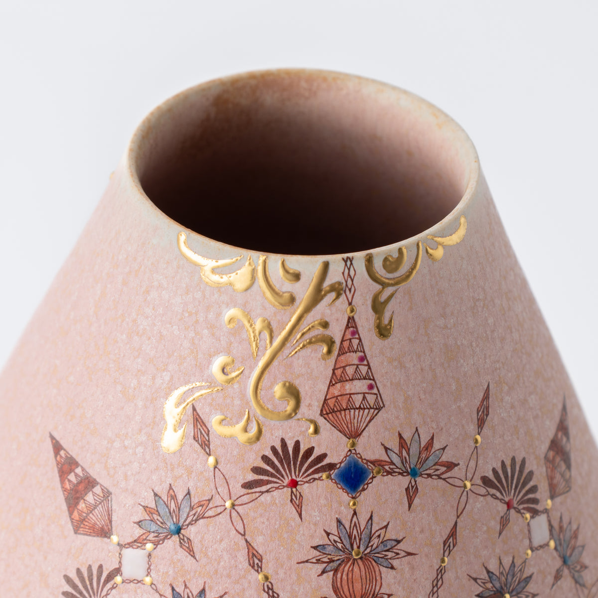 Ebicha-Saibyo Palace in the Haze Flower Vase