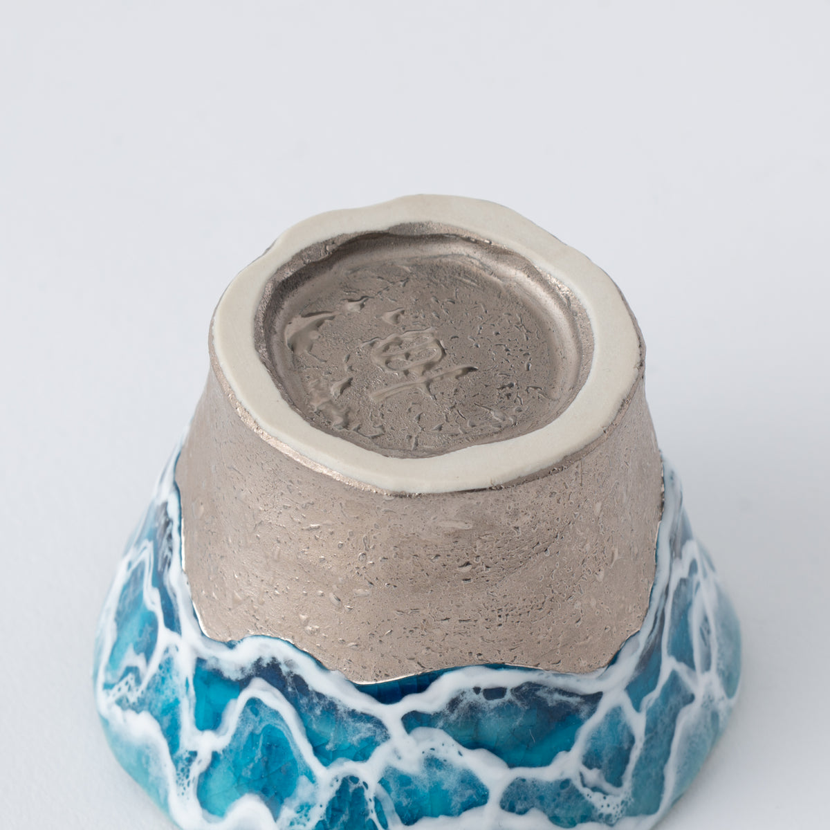 Copa de sake guinomi Sazameku Cascade en verde y platino