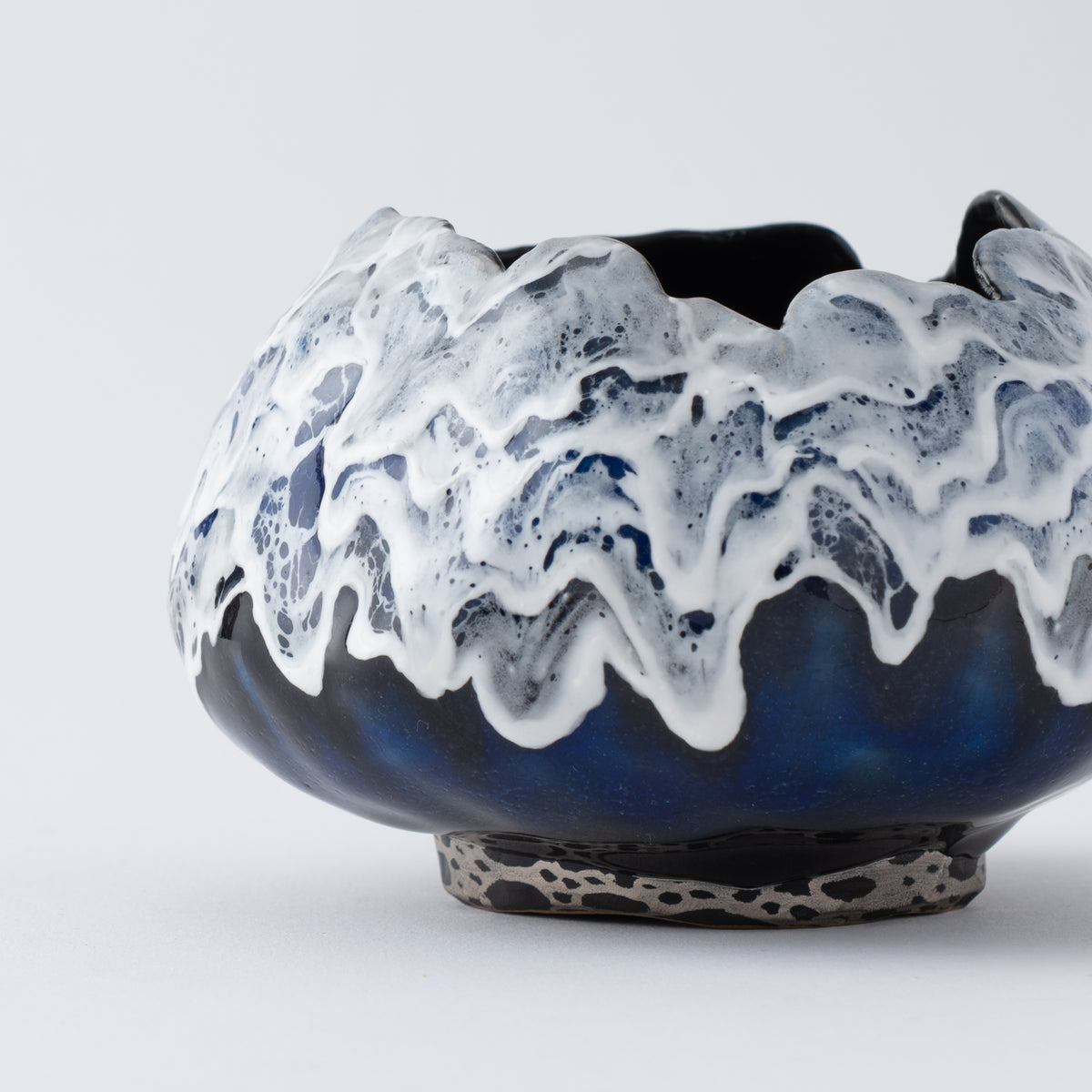 Jarrón Redondo Sazanami Cascade Azul Profundo