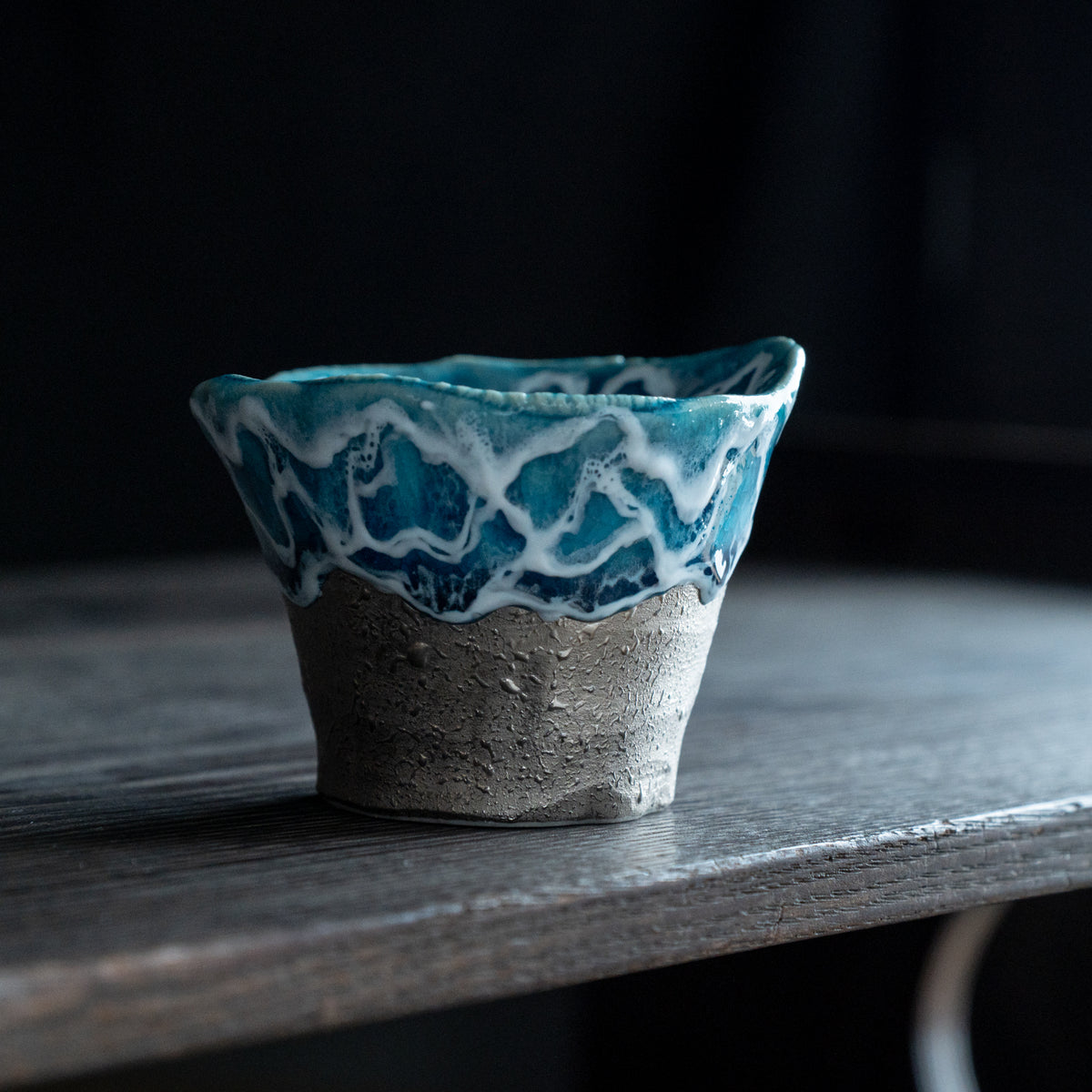 Copa de sake guinomi Sazameku Cascade en verde y platino