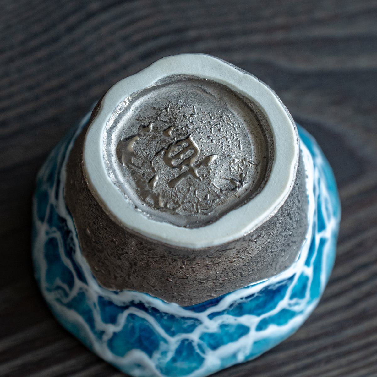Copa de sake guinomi Sazameku Cascade en verde y platino