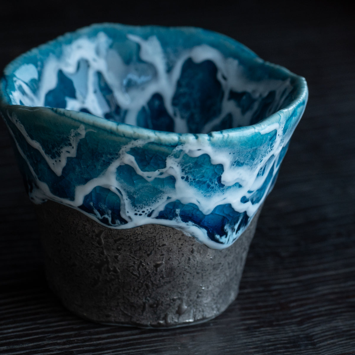 Copa de sake guinomi Sazameku Cascade en verde y platino