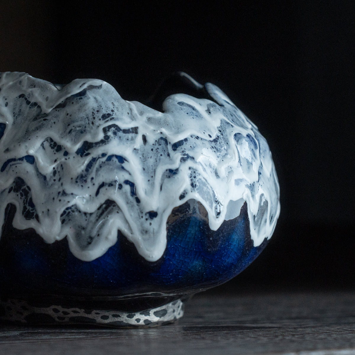 Jarrón Redondo Sazanami Cascade Azul Profundo