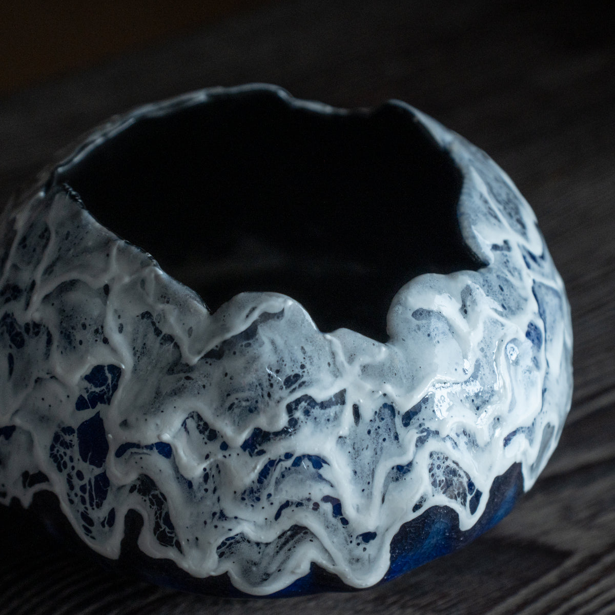 Jarrón Redondo Sazanami Cascade Azul Profundo