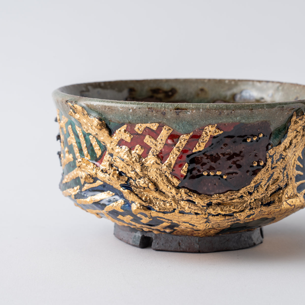 Gold Sayagata Flared Plant Pot