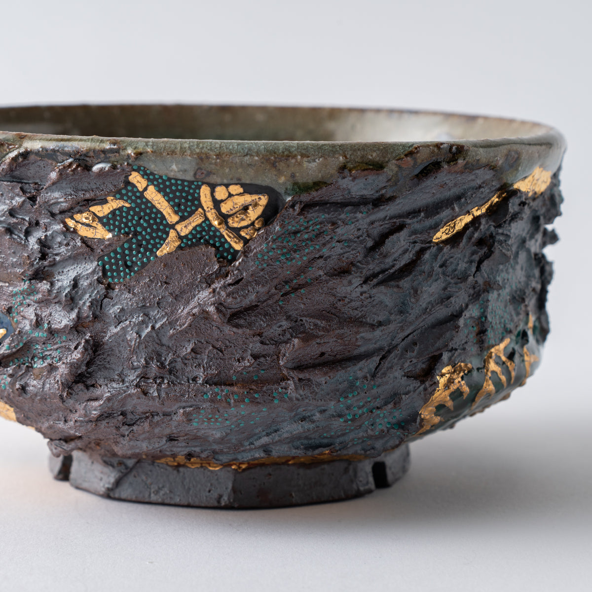 Gold Sayagata Flared Plant Pot