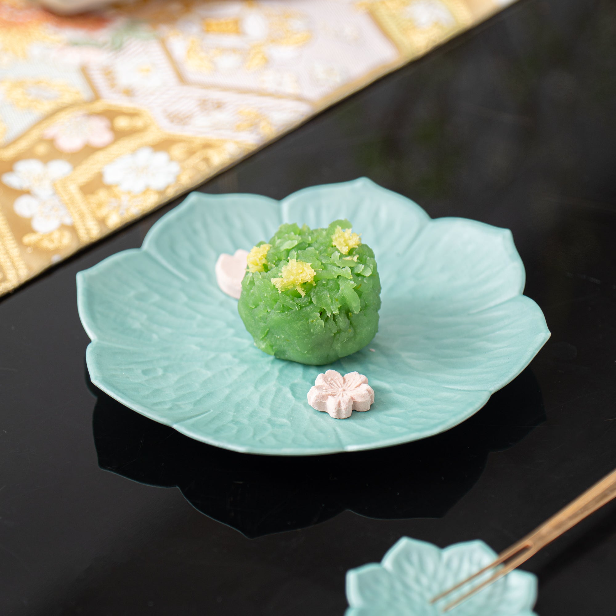 Plato auxiliar Kikyo Blossom verde suave