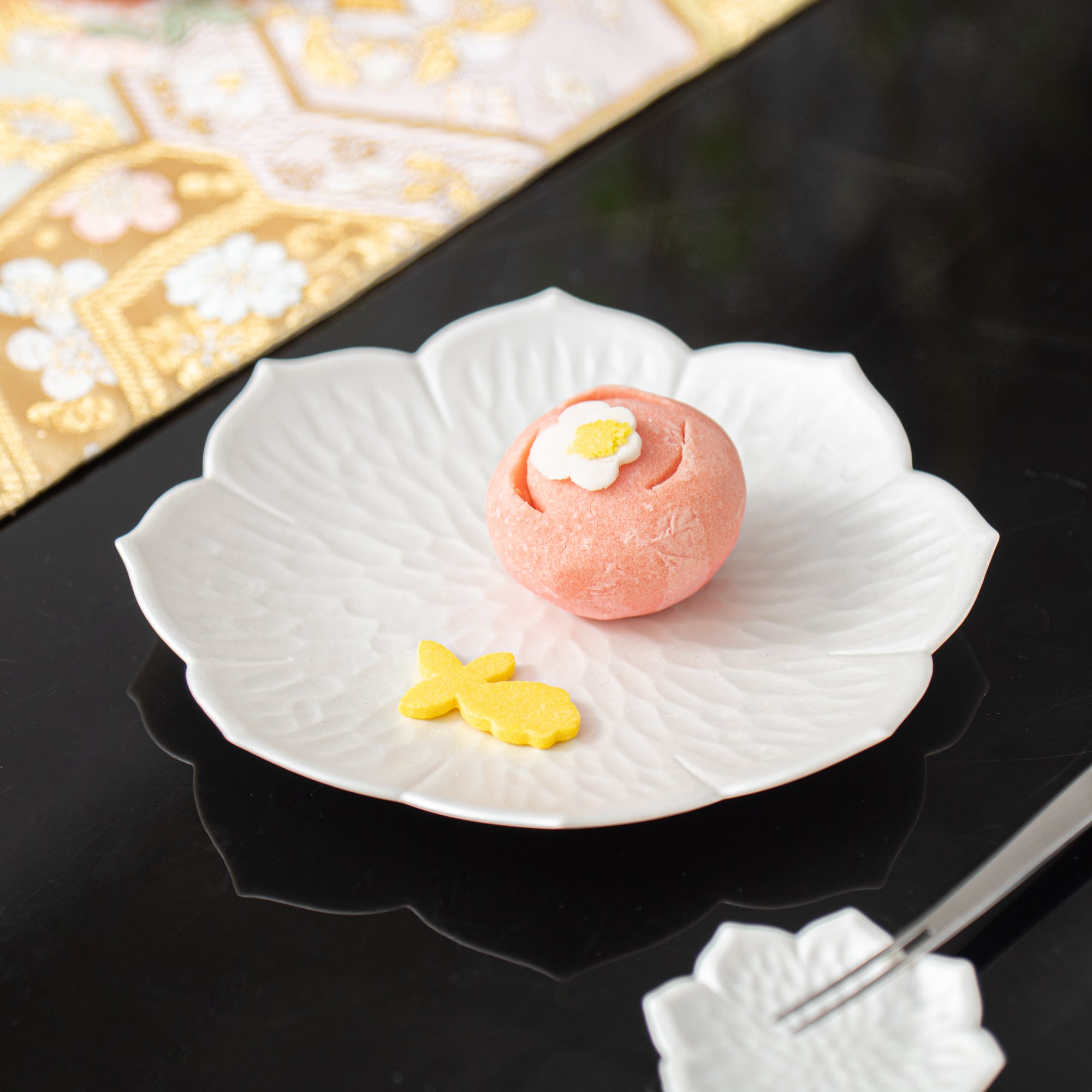 Plato lateral de flores Ginsai Kikyo