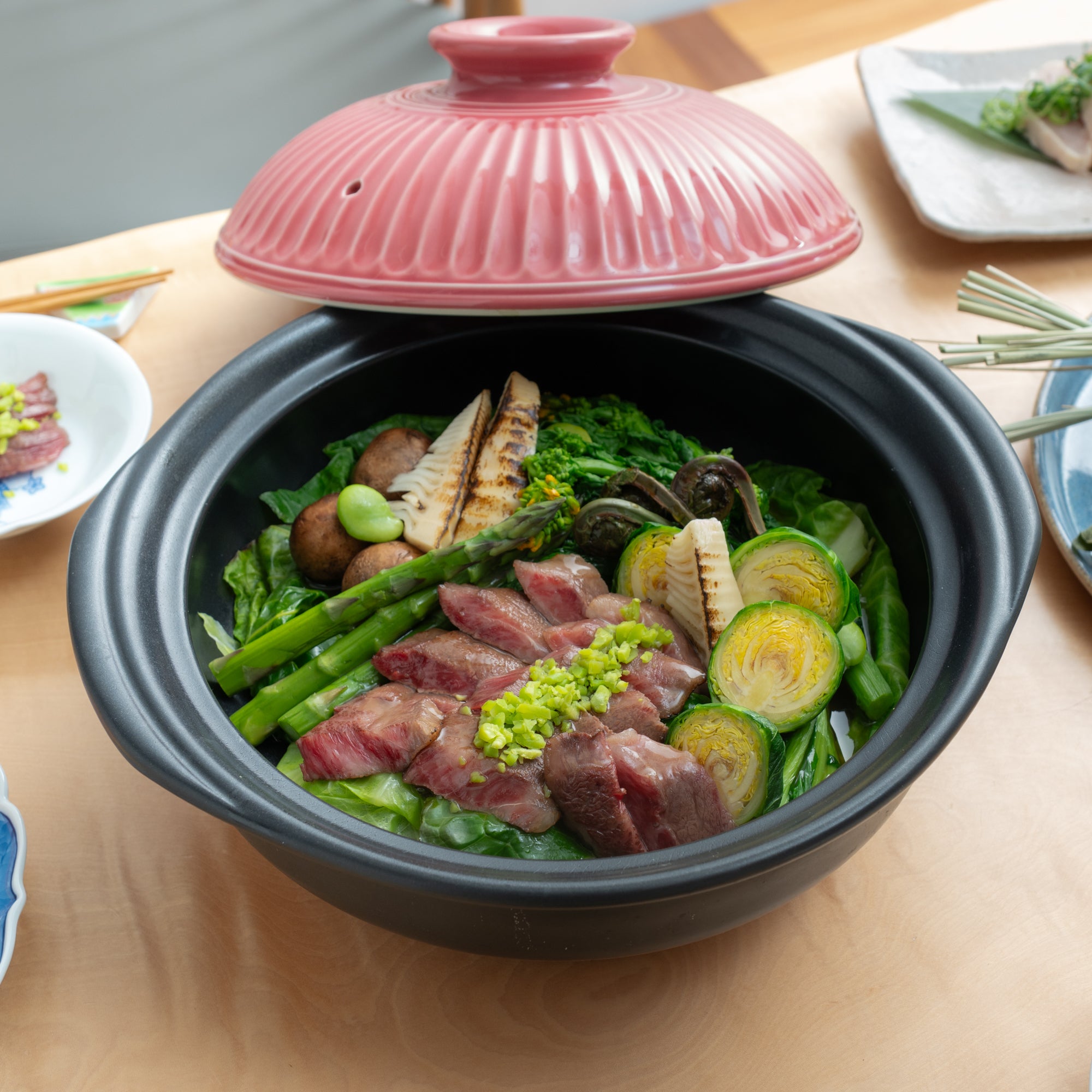 Kikka Pink Chrysanthemum Donabe Japanese Clay Pot for 3 to 4 Persons