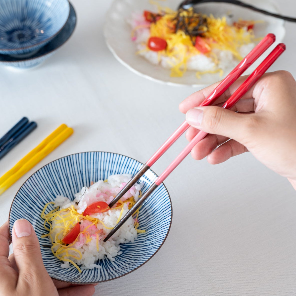 Rote, spülmaschinenfeste Essstäbchen mit perfekter Passform