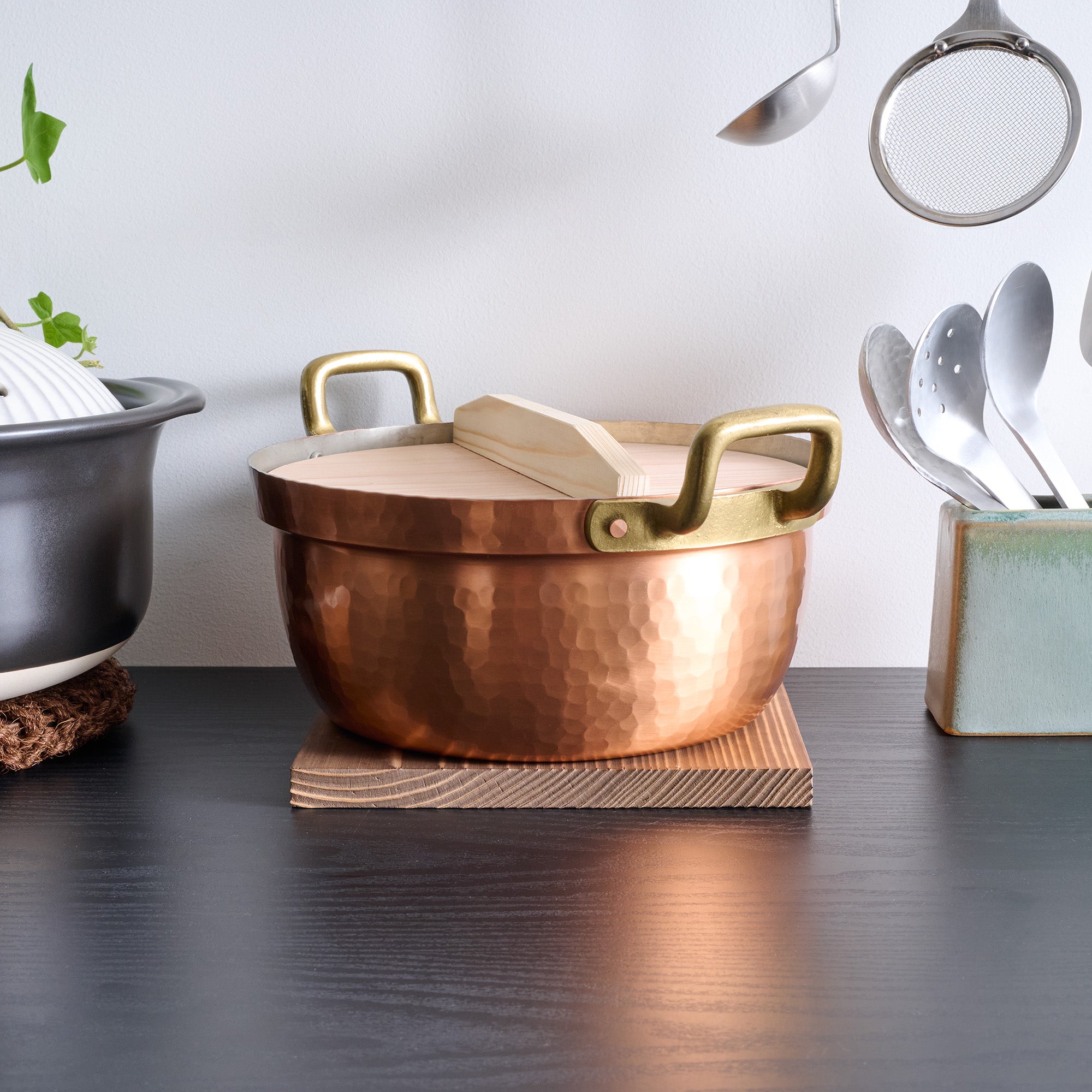 Shallow Copper Pot with Lid