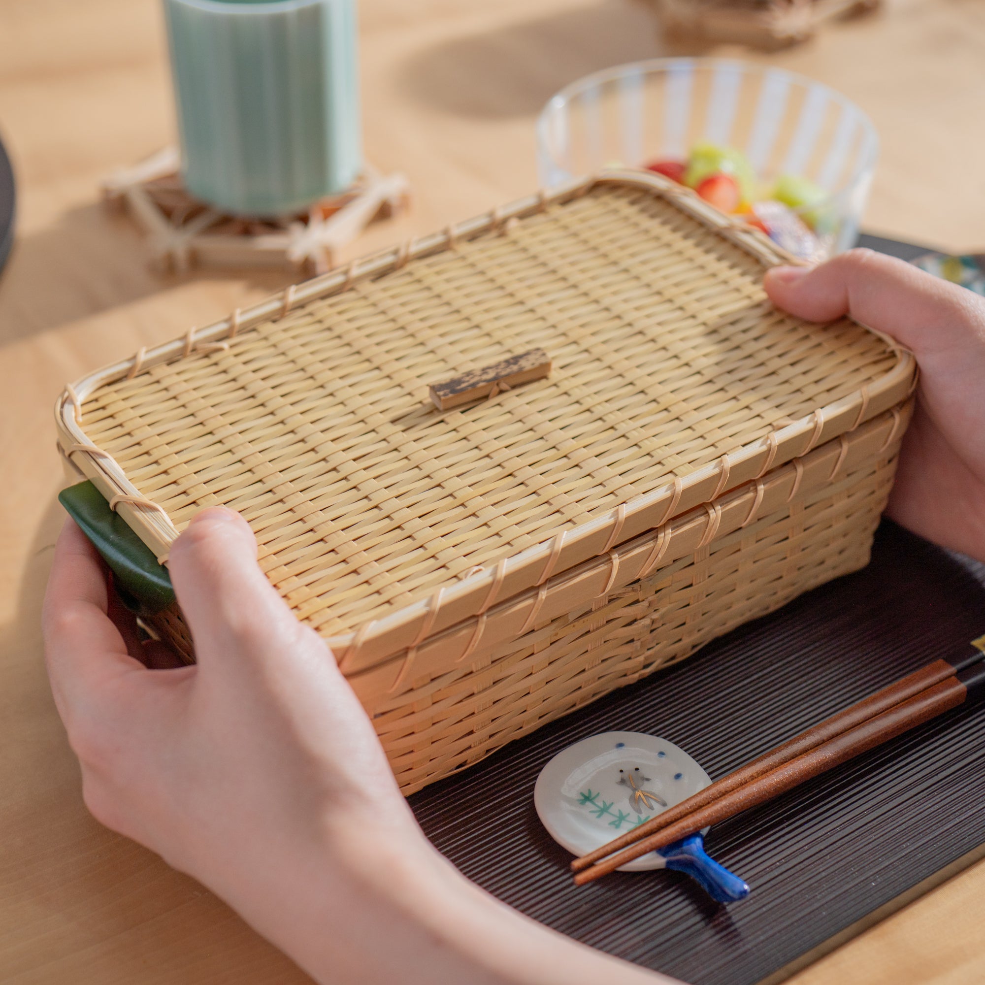 Caja bento de bambú tejido L