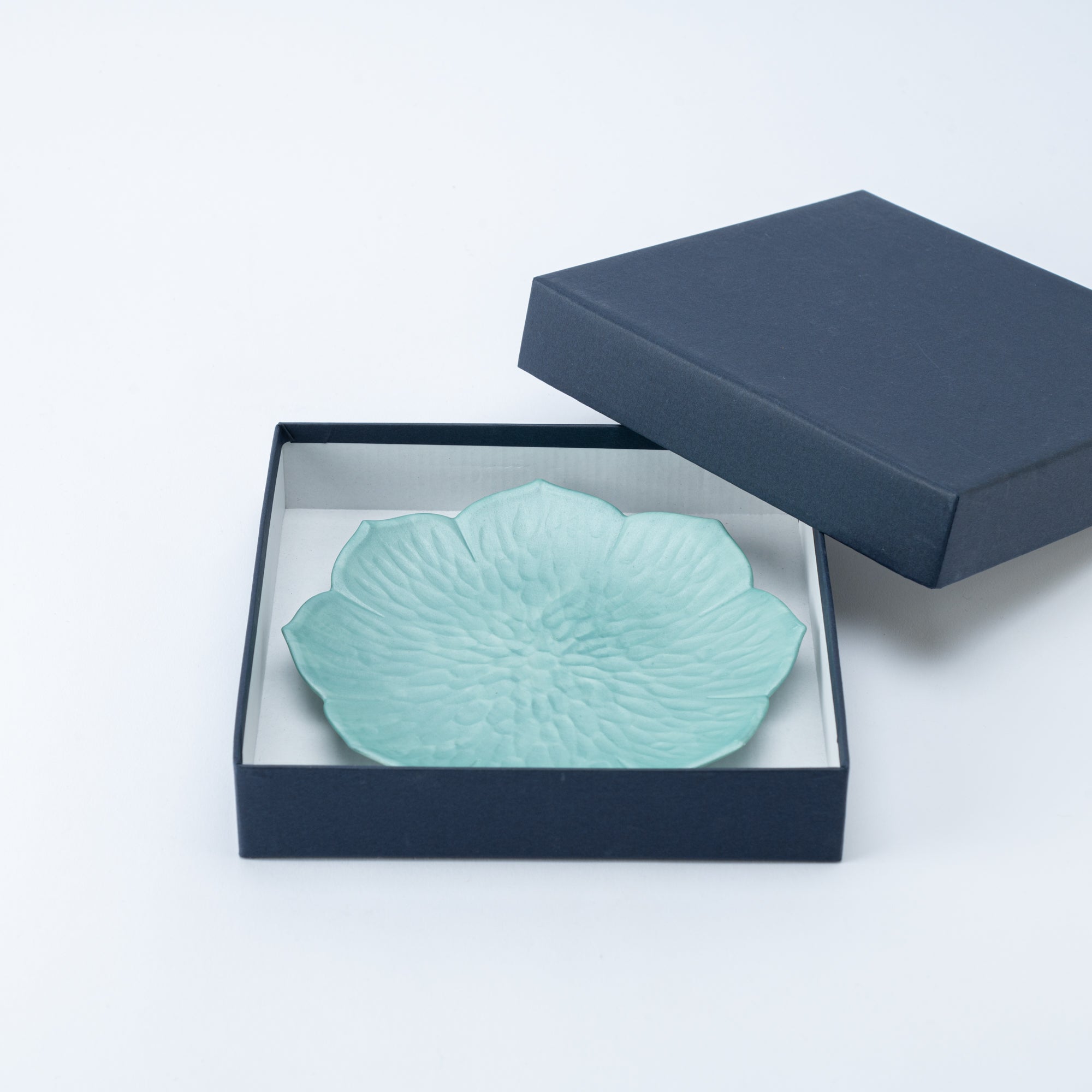 Plato auxiliar Kikyo Blossom verde suave