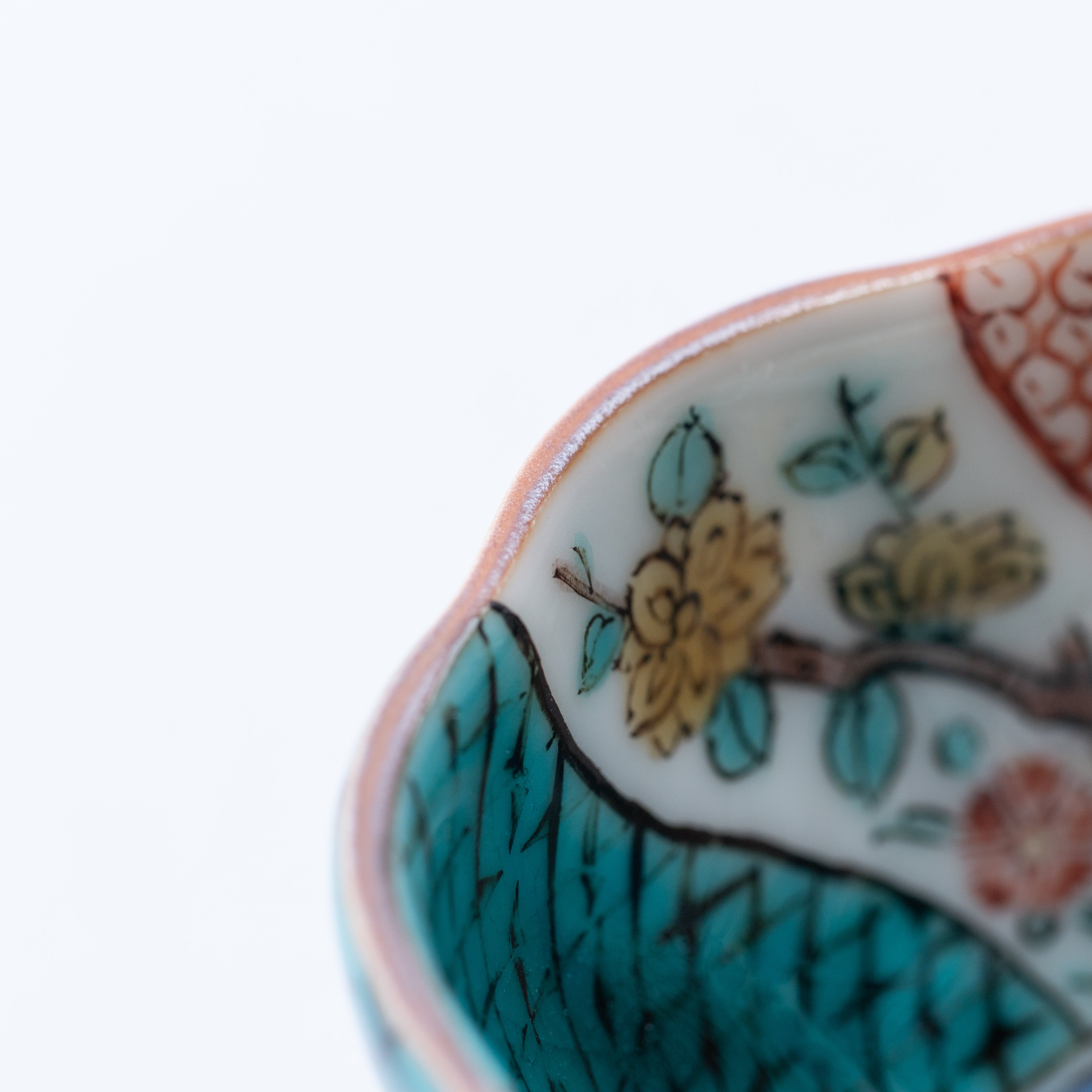 Mitsui Tamekichi Colored Flower Patterns Sake Set