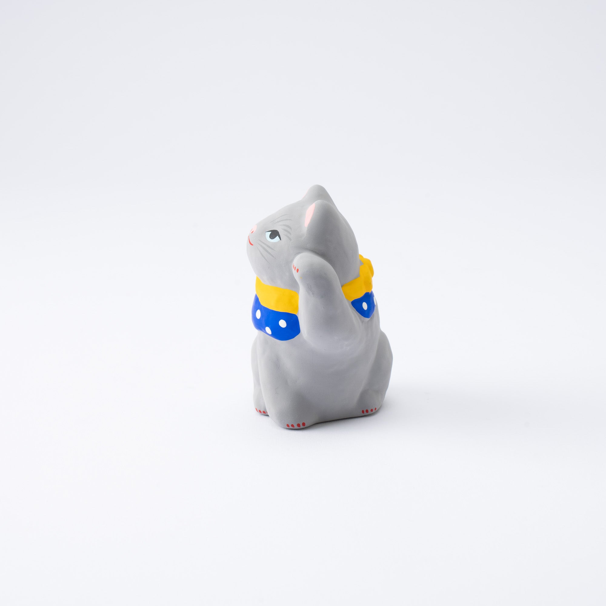 Maneki Neko gris bien vestido