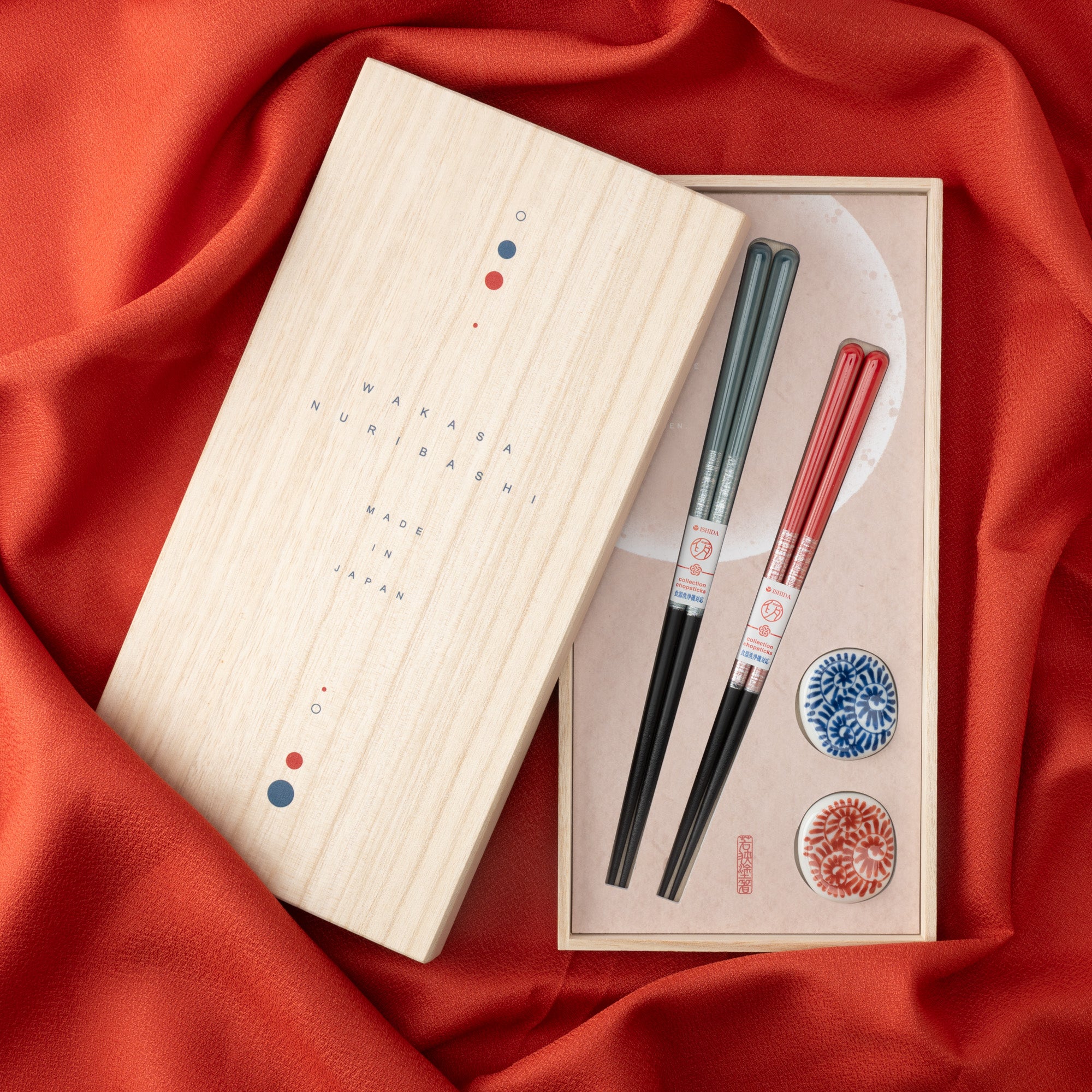 Juego de palillos con patrón Karakusa y soportes para palillos