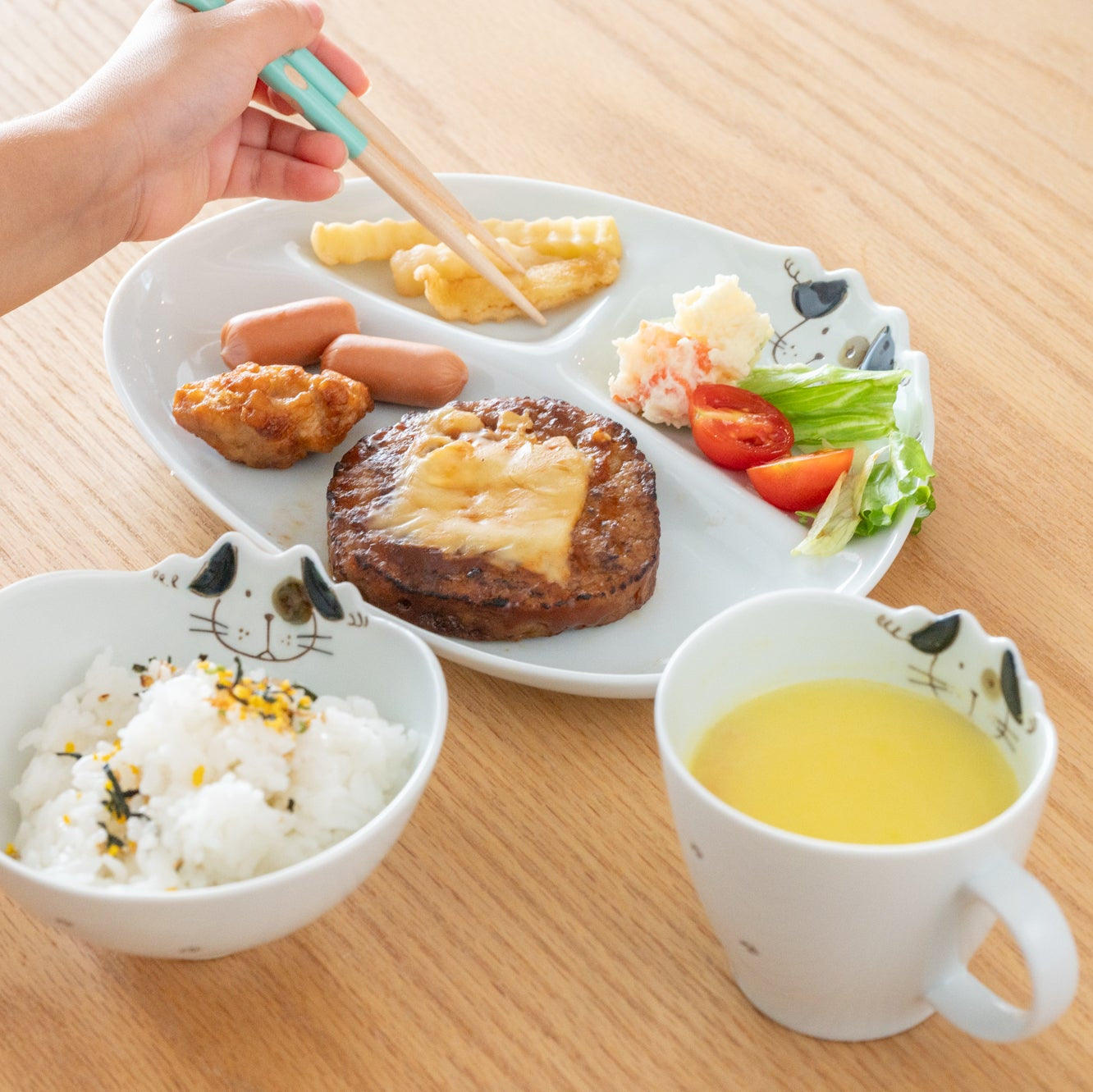 Plato dividido infantil con diseño de gato