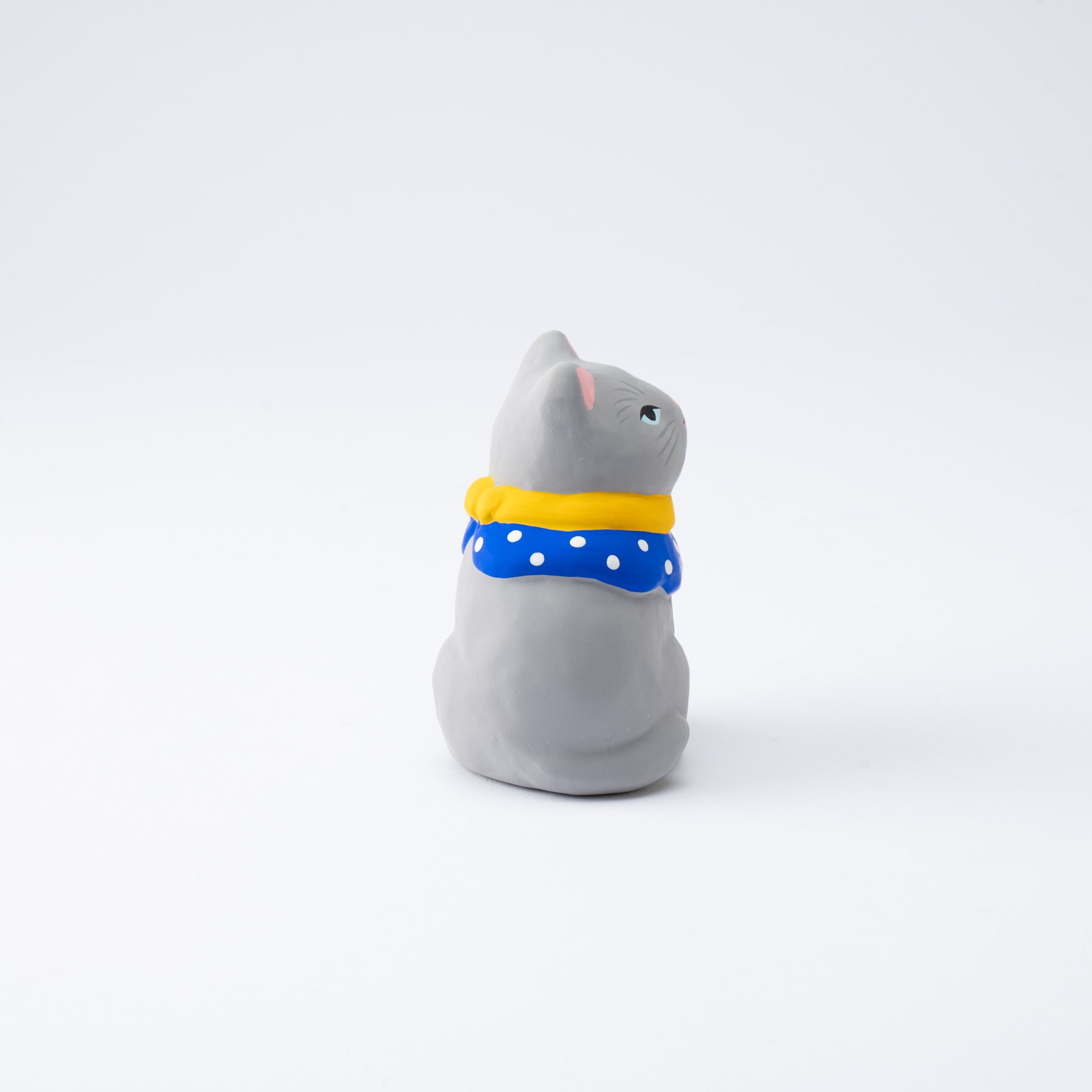 Maneki Neko gris bien vestido