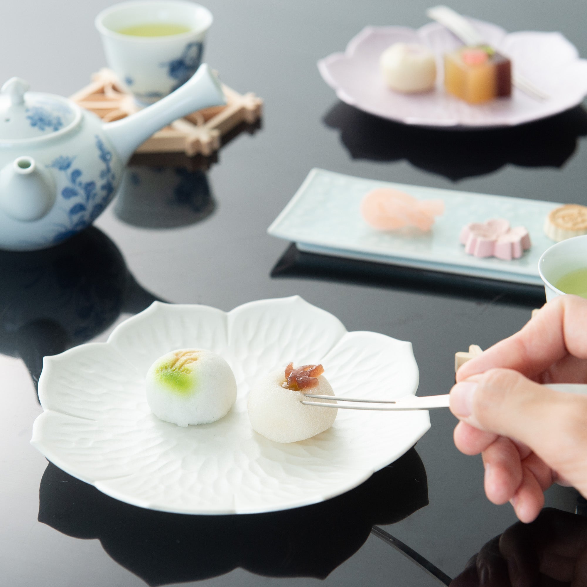 Plato lateral de flores Ginsai Kikyo
