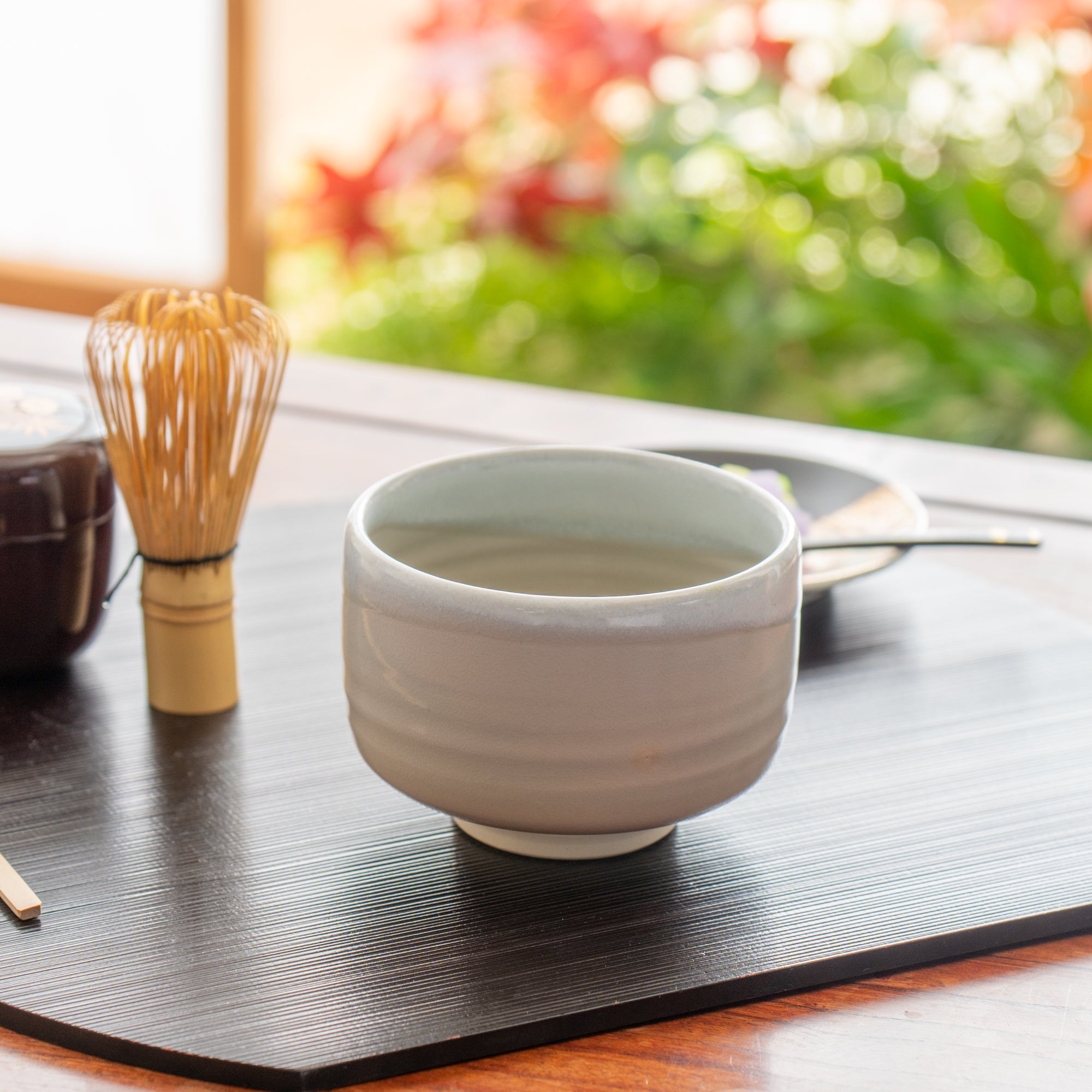 Weiß Cremefarbene Matcha-Schale mit Farbverlauf
