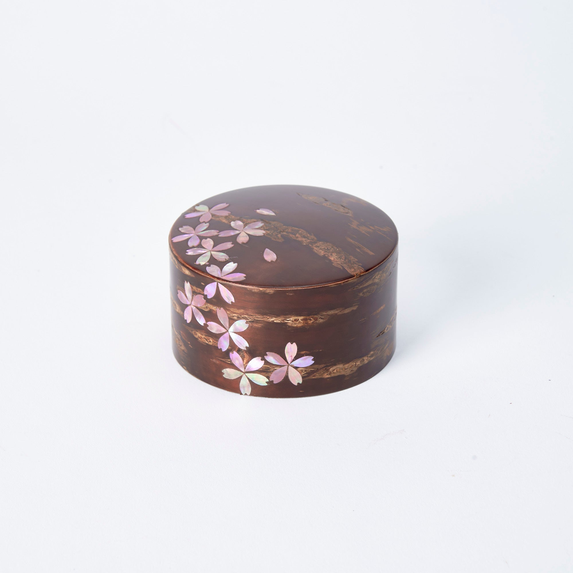 Recipiente para té Sakura Fubuki con incrustaciones de concha rosa