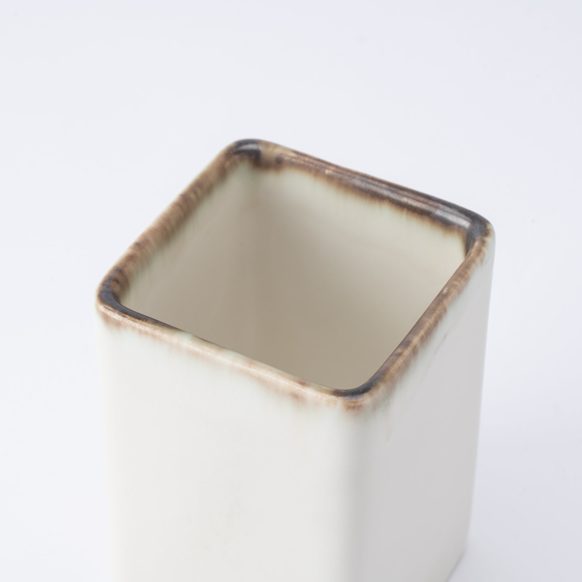 Soporte para cubiertos cuadrado con esmalte terroso