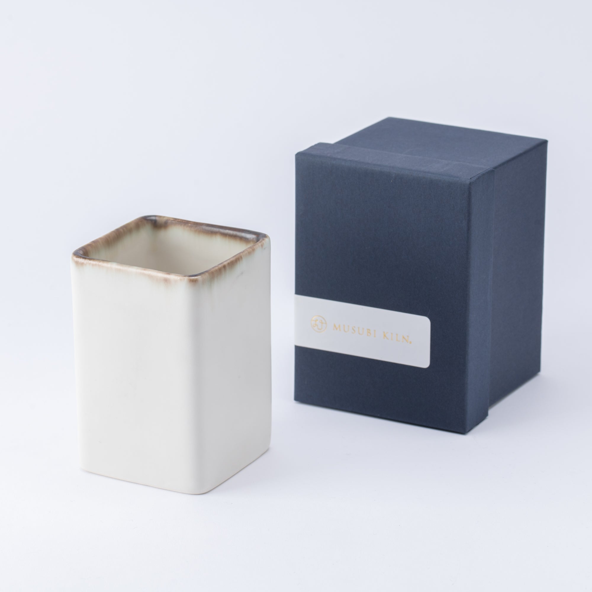 Soporte para cubiertos cuadrado con esmalte terroso