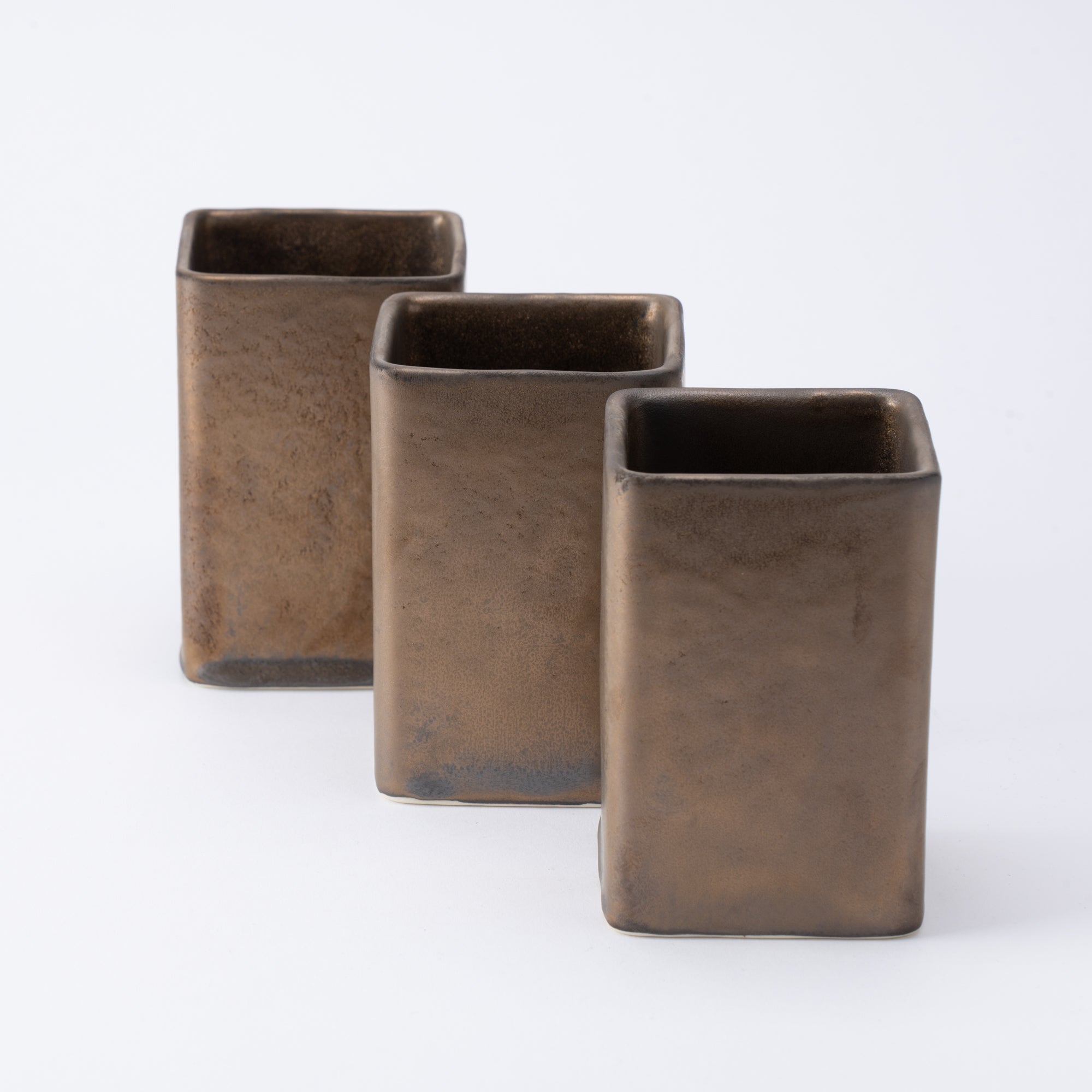 Soporte para cubiertos cuadrado con esmalte terroso