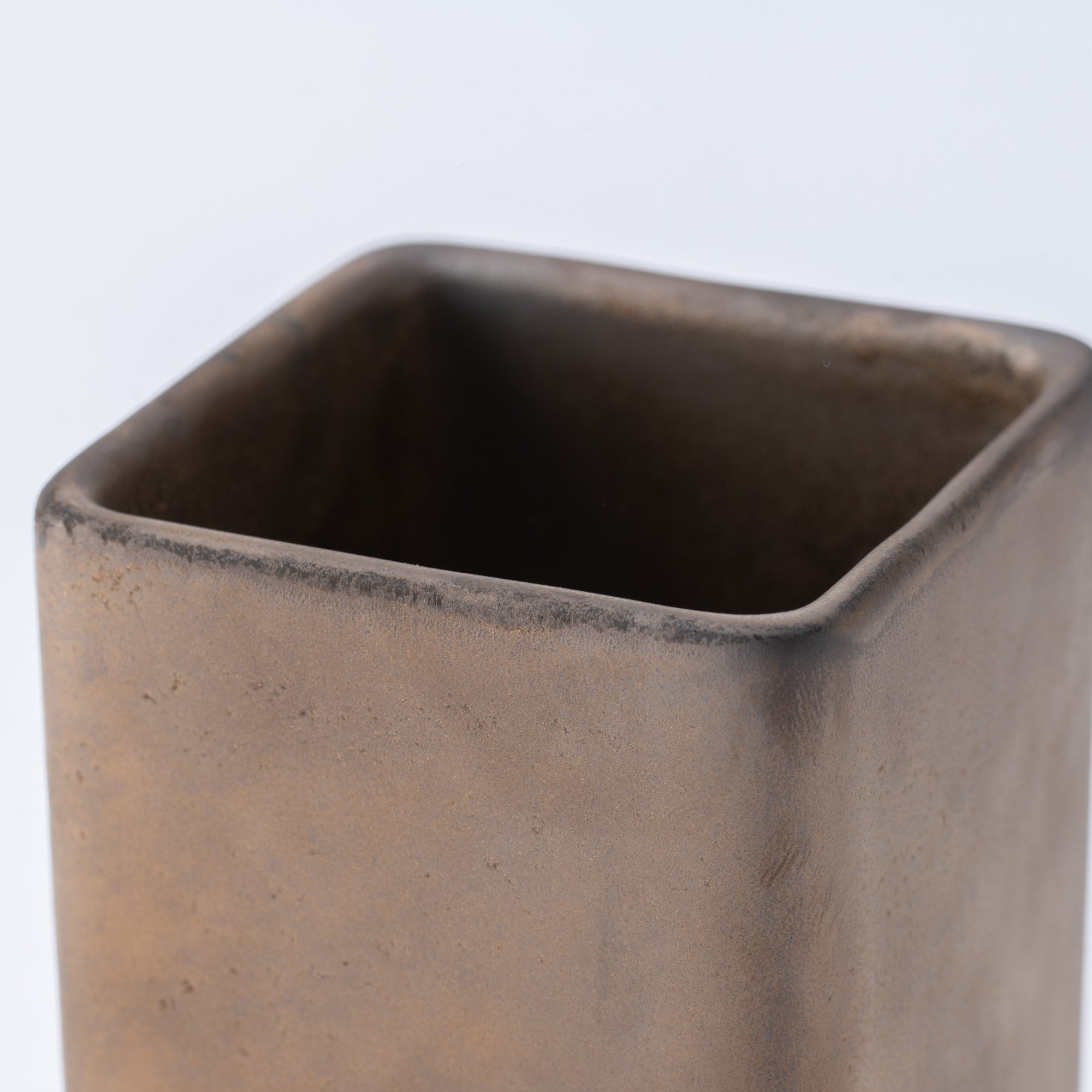 Soporte para cubiertos cuadrado con esmalte terroso