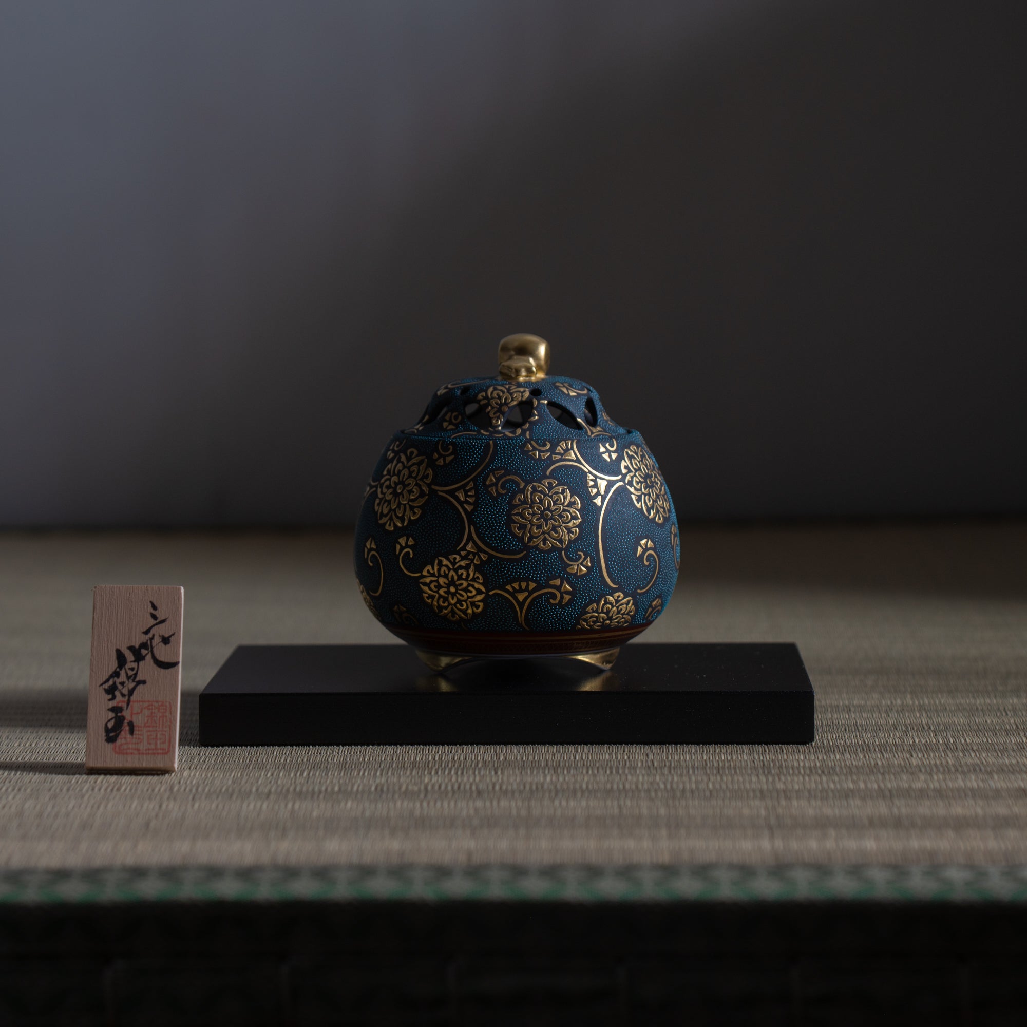 Morikin Floral Arabesque Aochibu Incense Burner