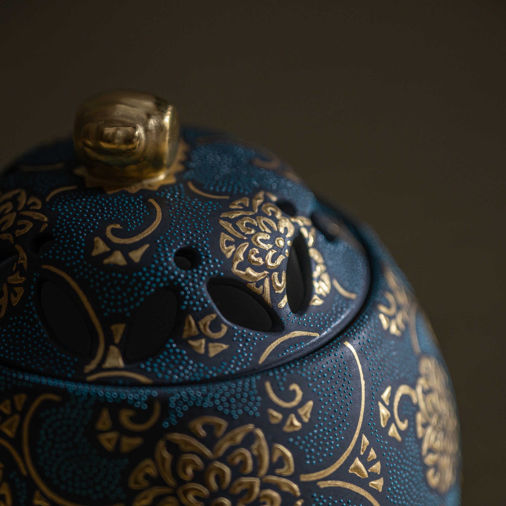 Morikin Floral Arabesque Aochibu Incense Burner