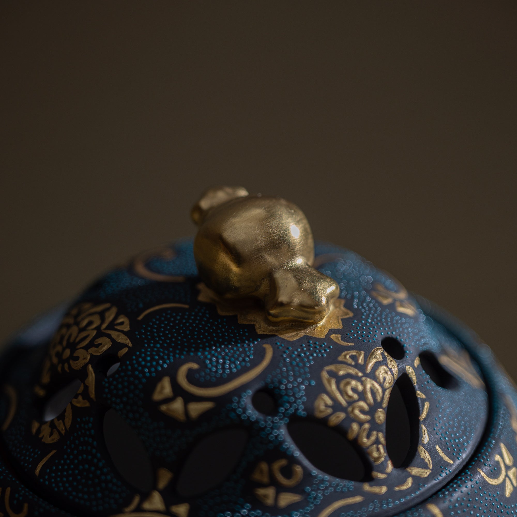 Morikin Floral Arabesque Aochibu Incense Burner